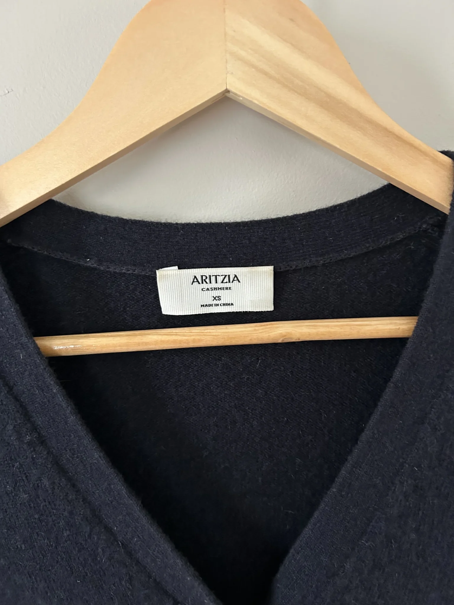 Image for Cardigan en cachemire - Aritzia | Marine XS