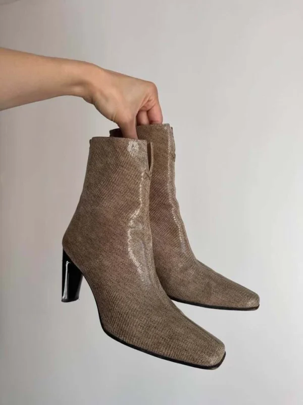 Featured image for Bottes vintage Y2K beige sable bout carré à fermeture éclair arrière