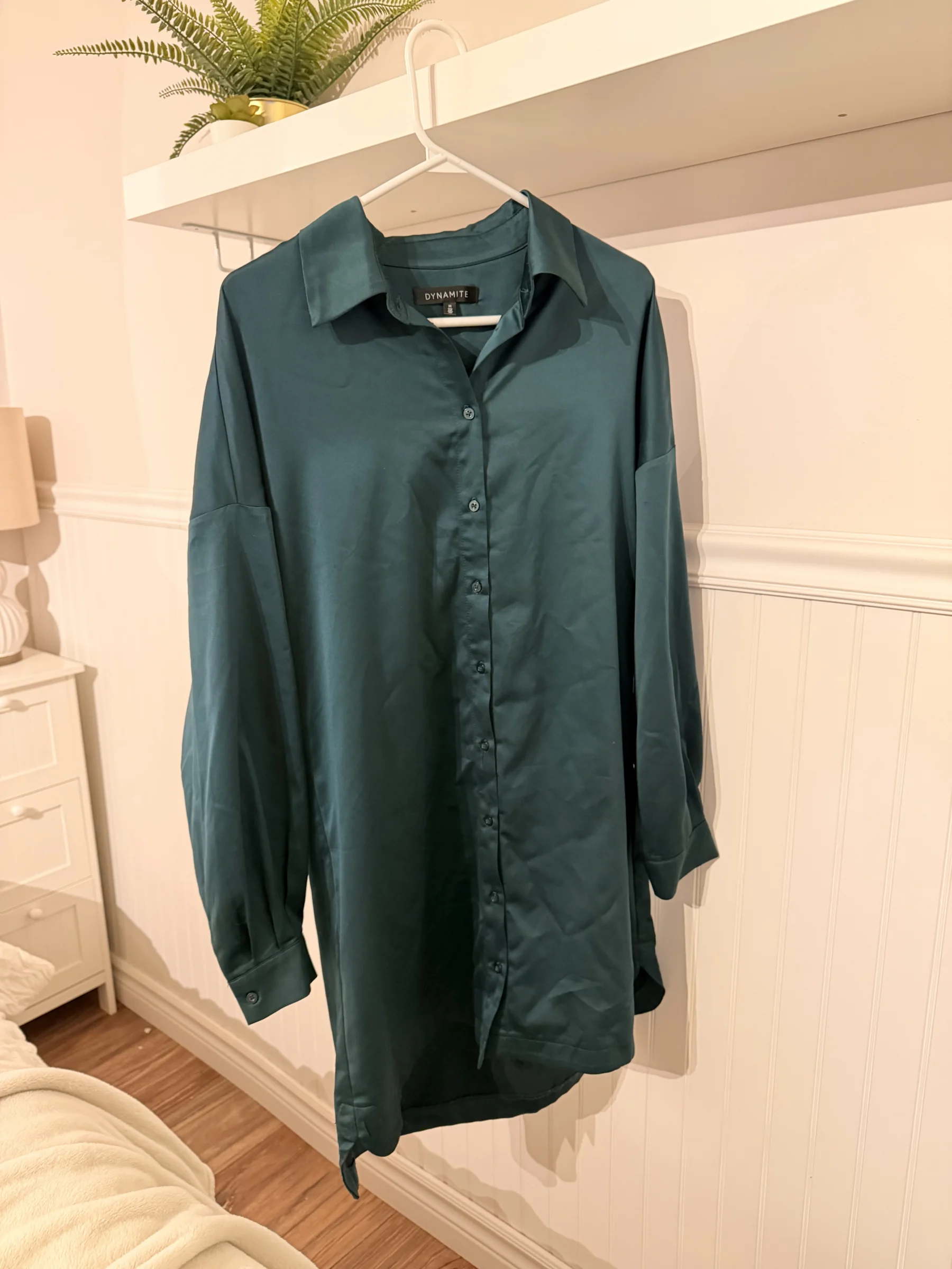 Dynamite green satin dress Dynamite seconde main