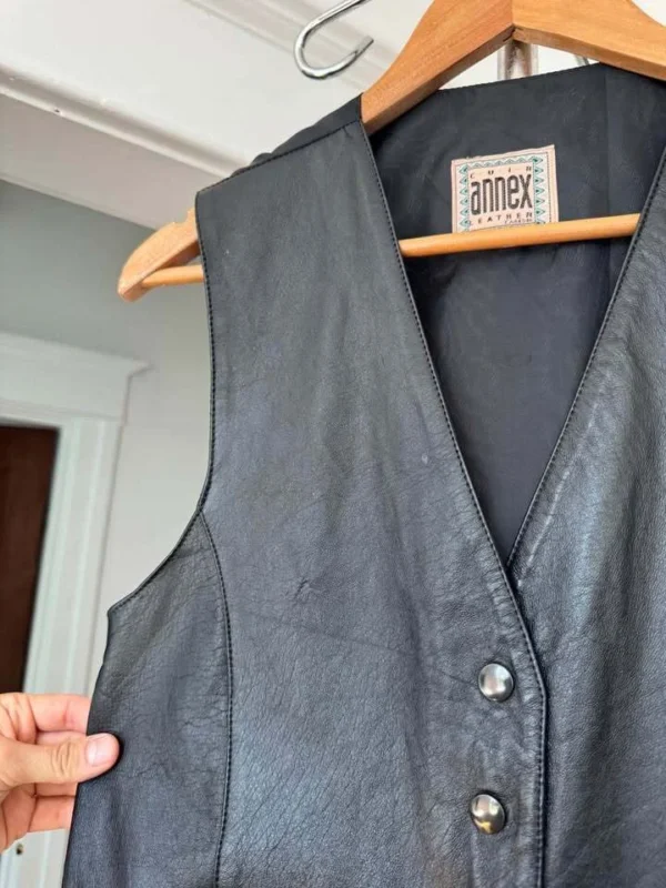 Image for Veste sans manchesvintage classique en cuir style smoking noir avec dos satin
