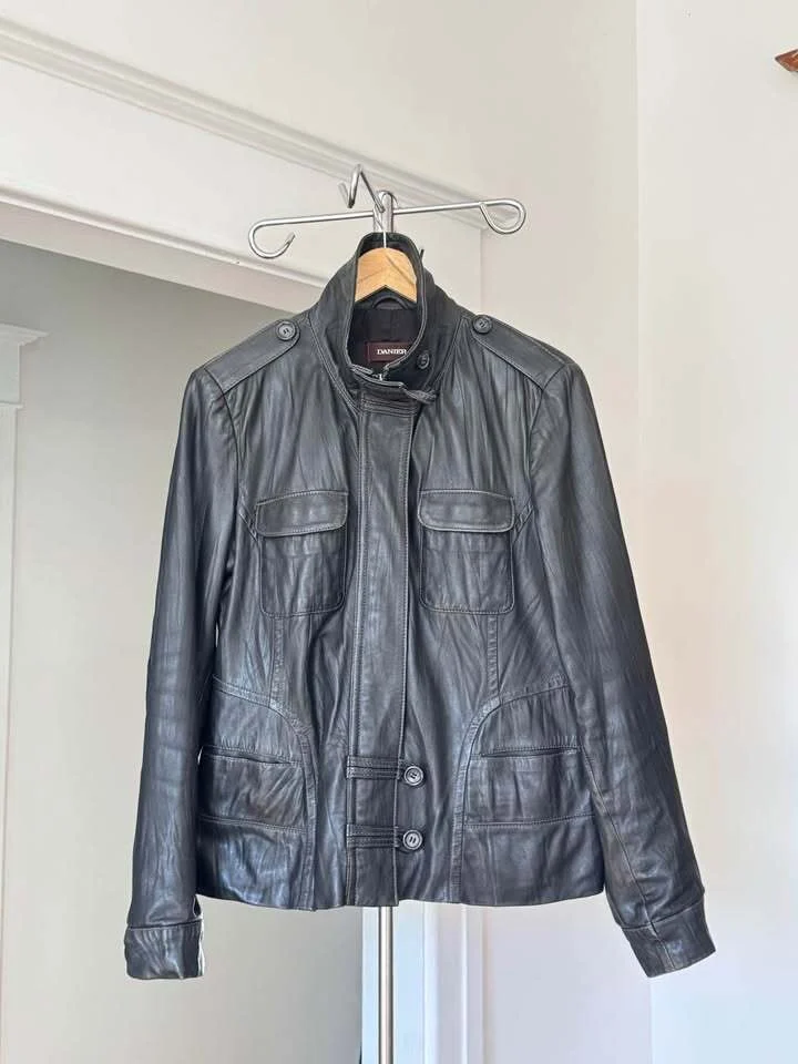 Vintage Y2K black leather coat by Danier in a military style with a stand-up collar Danier seconde main