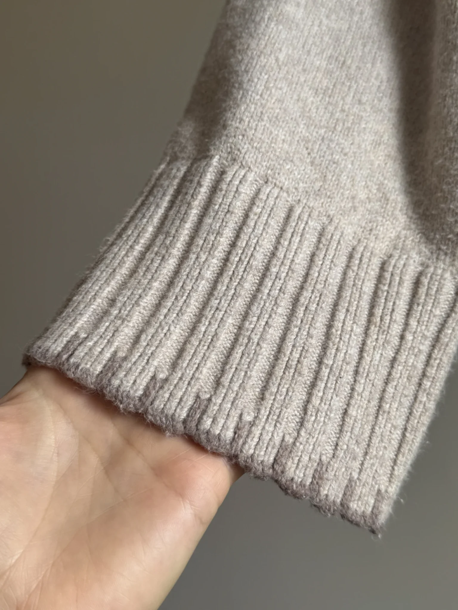 Image for Chandail en tricot à col montant côtelé beige Gap