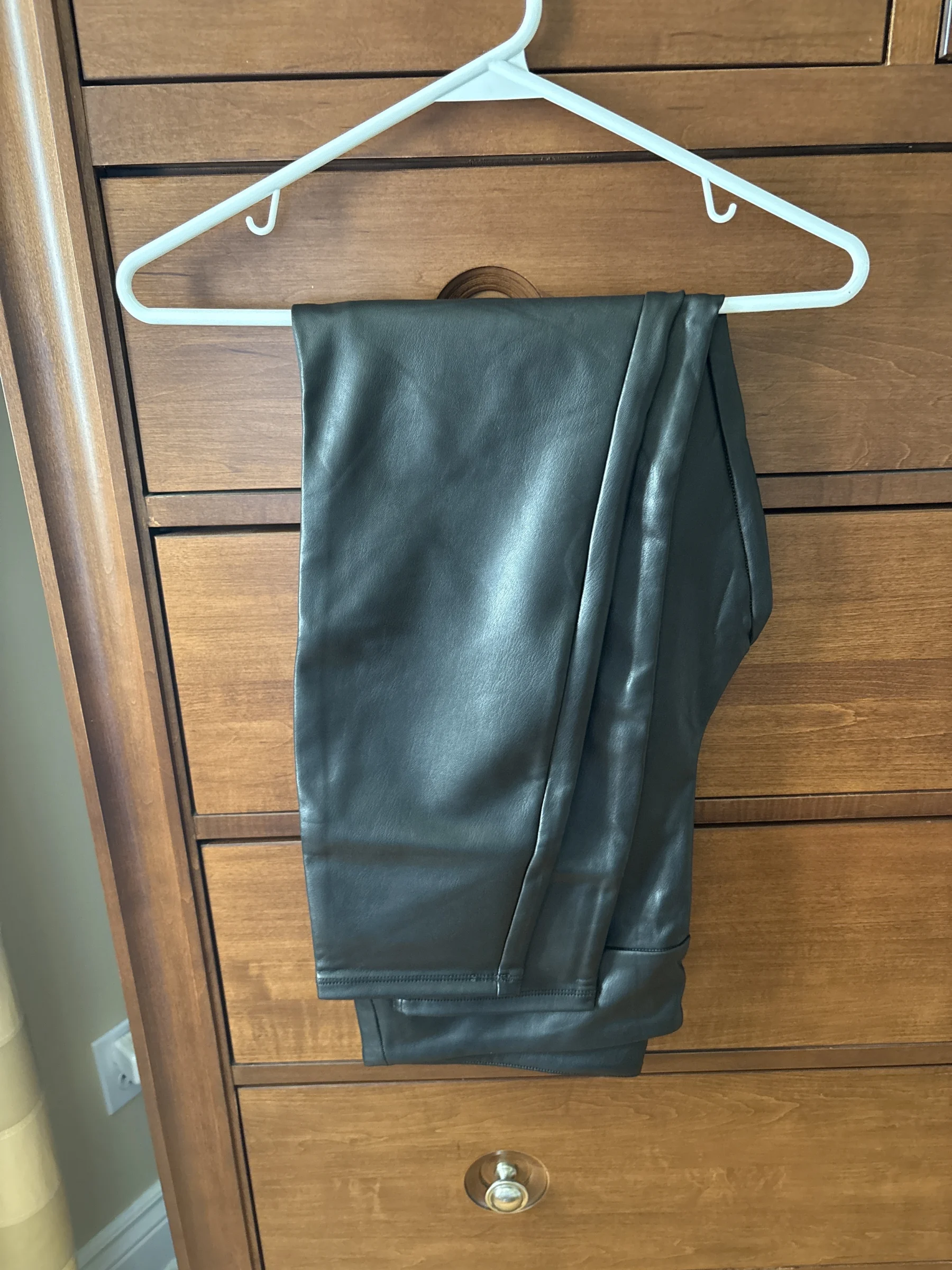 Faux leather trousers Reitmans seconde main