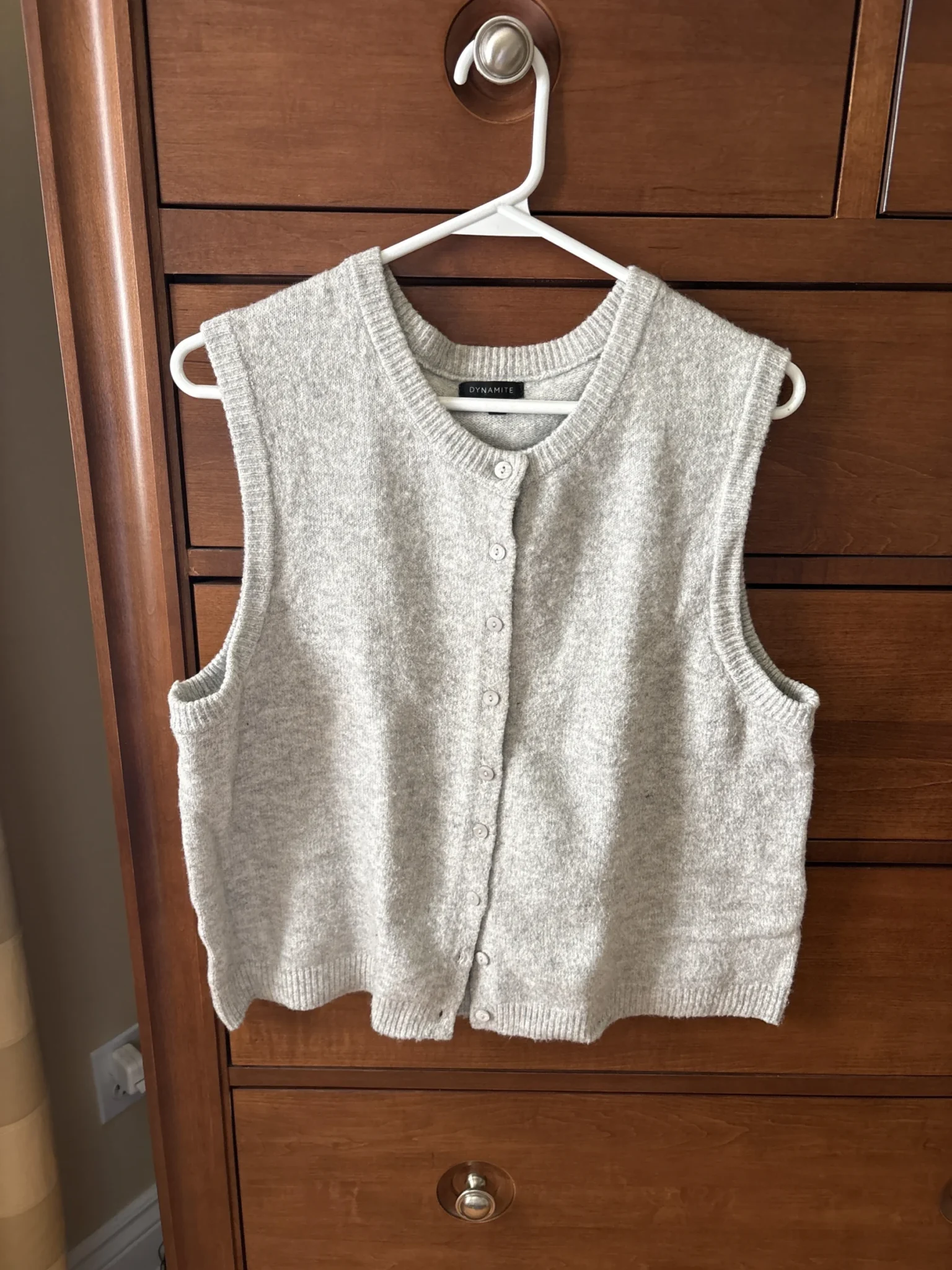 Featured image for Grey sleeveless jacket