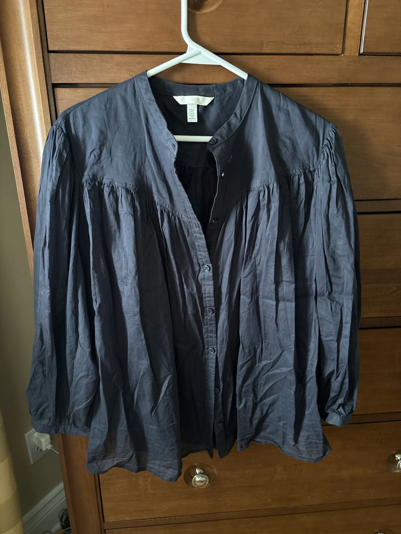 Featured image for Navy blue three-quarter-sleeve blouse