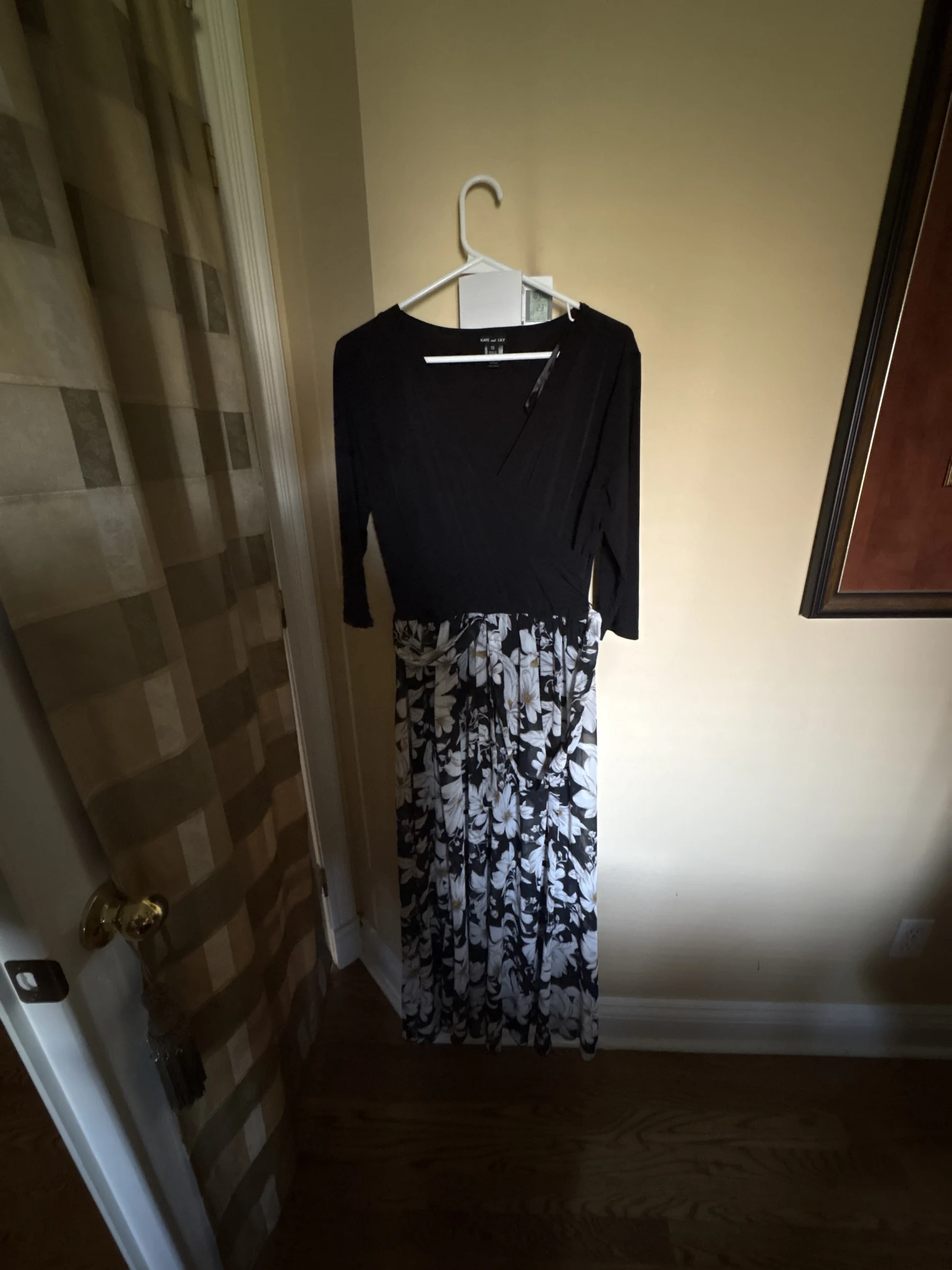 Long black dress with a floral pattern *Other seconde main