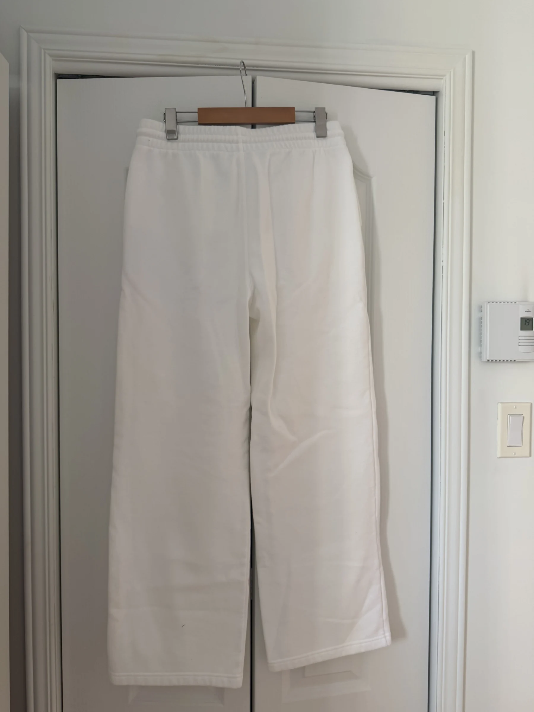 Aritzia white jogging bottoms, size medium Aritzia seconde main