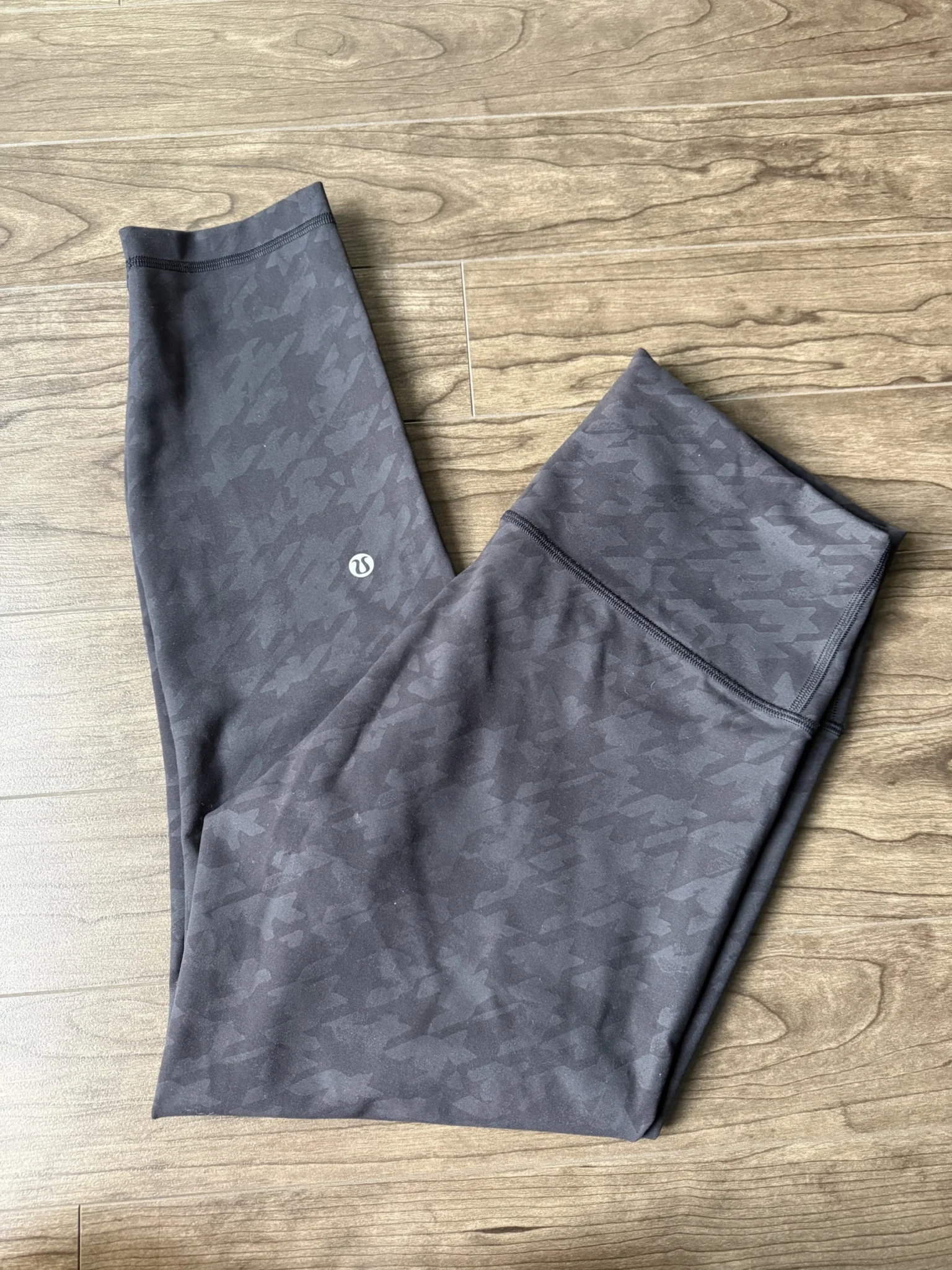 Featured image for Lululemon Wunder Train – Women’s cropped leggings, size 10 (crop: length 23 in)