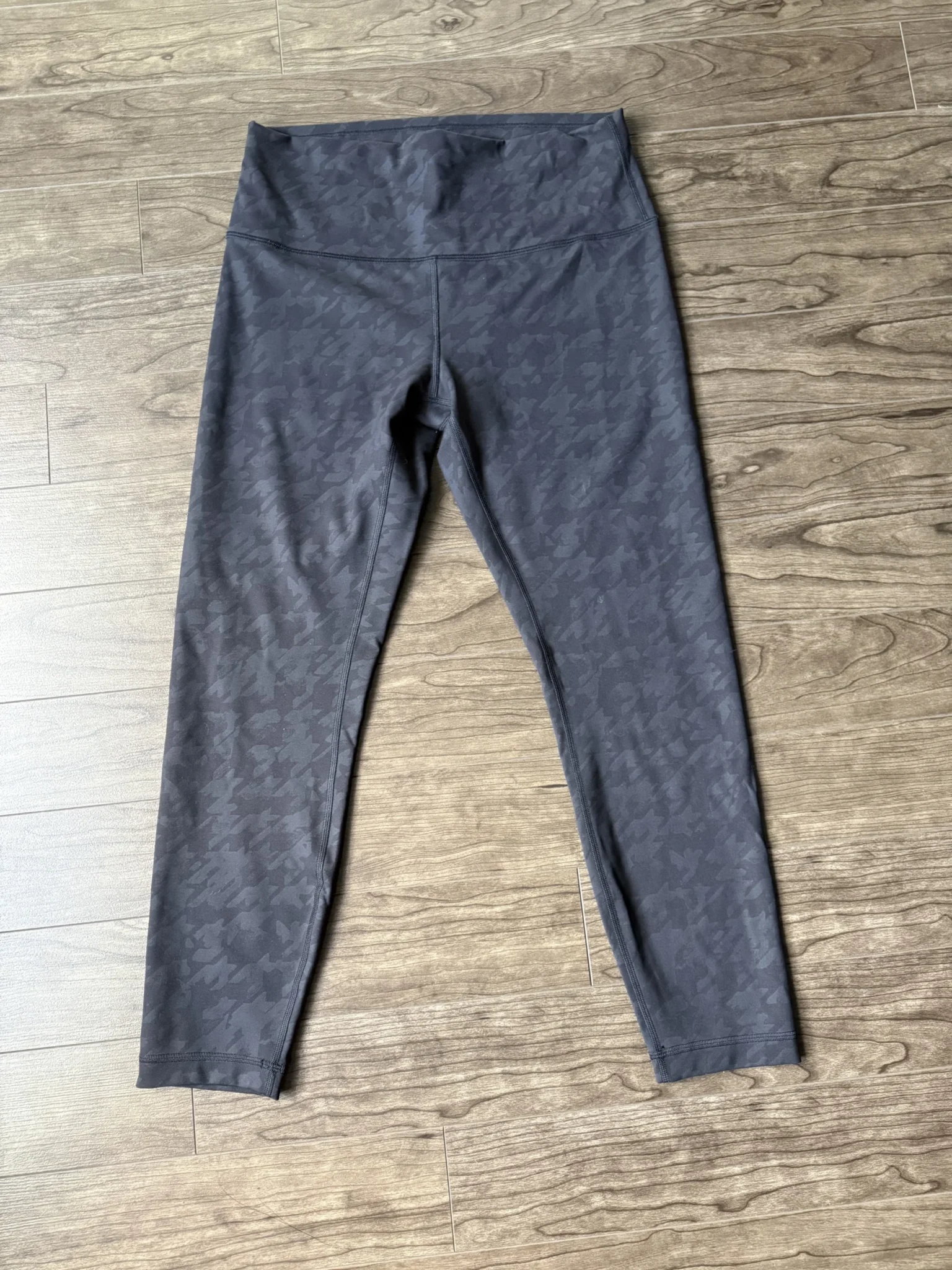 Image for Lululemon Wunder Train – Women’s cropped leggings, size 10 (crop: length 23 in)