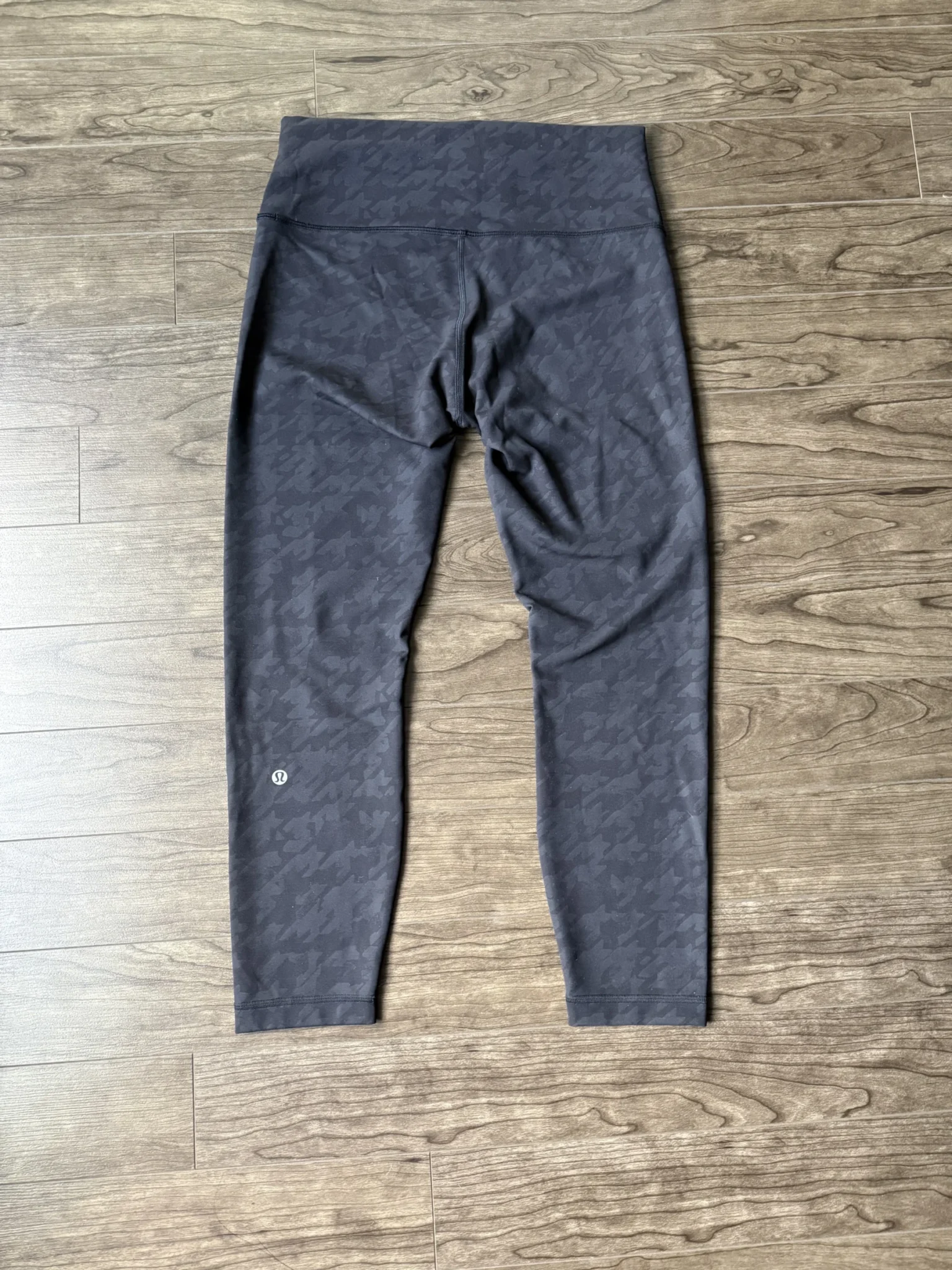 Image for Lululemon Wunder Train – Women’s cropped leggings, size 10 (crop: length 23 in)