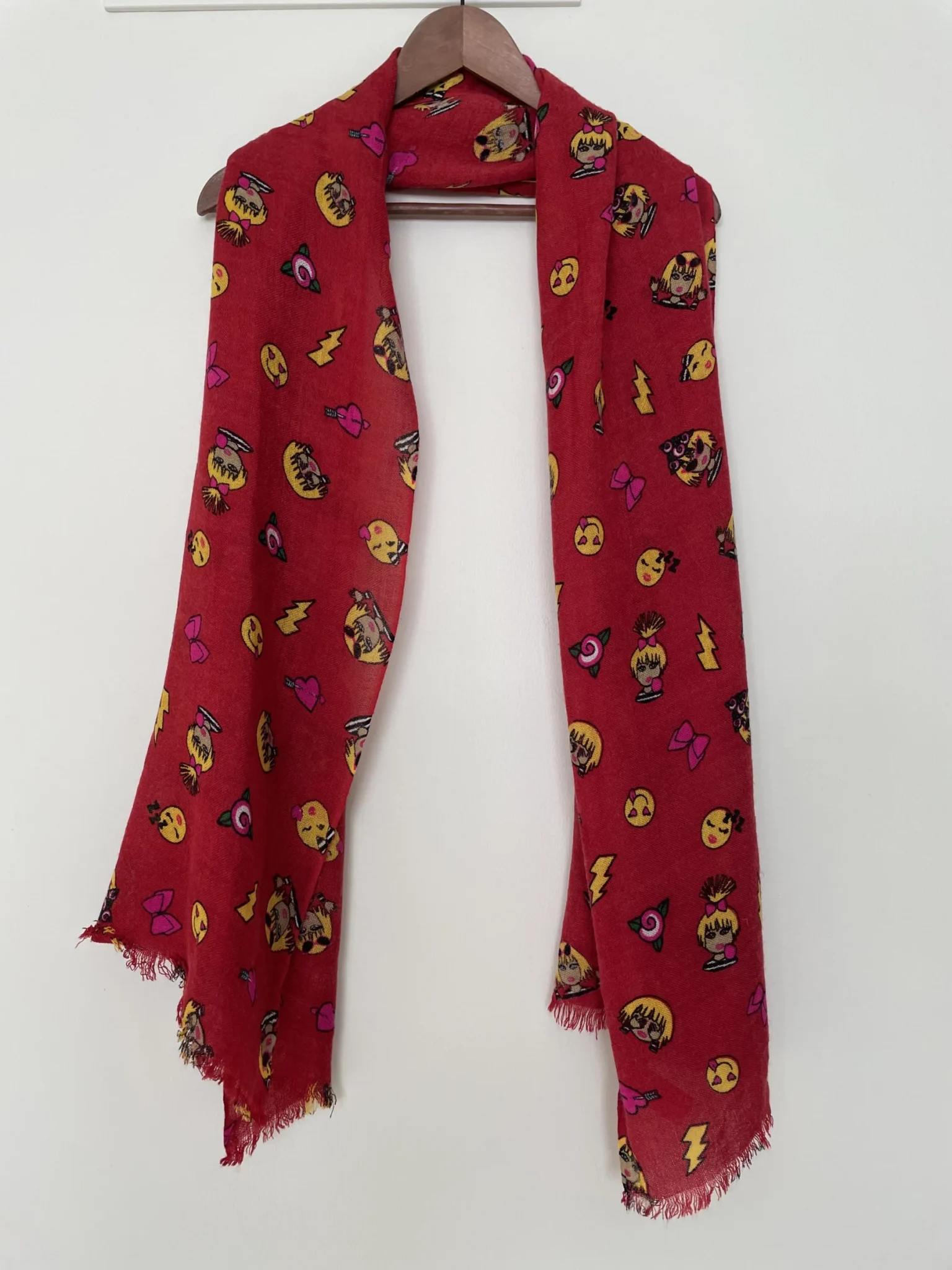 Image for Foulard Betsey Johnson avec émojis amusants