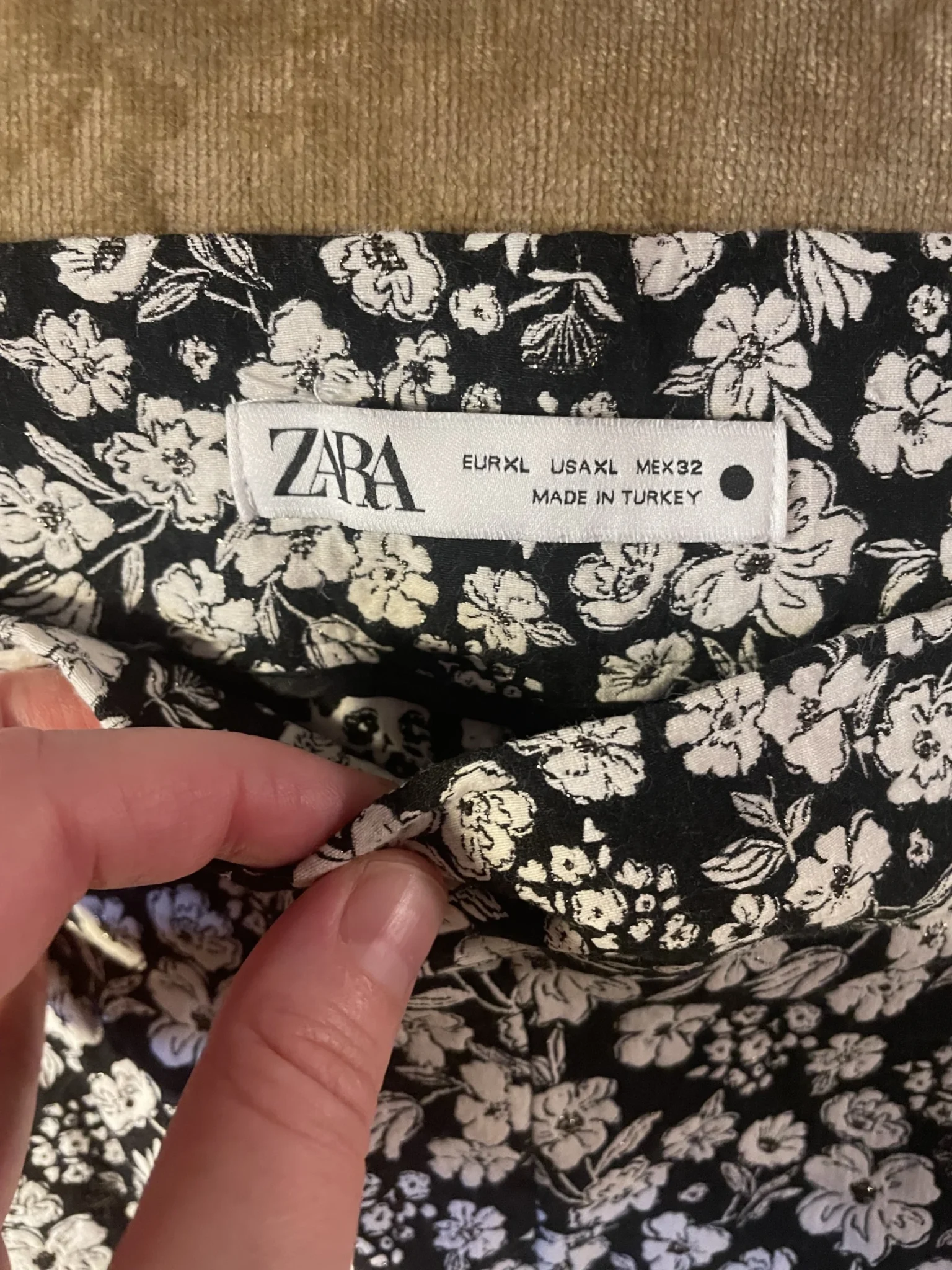Featured image for Stylish Bermuda shorts