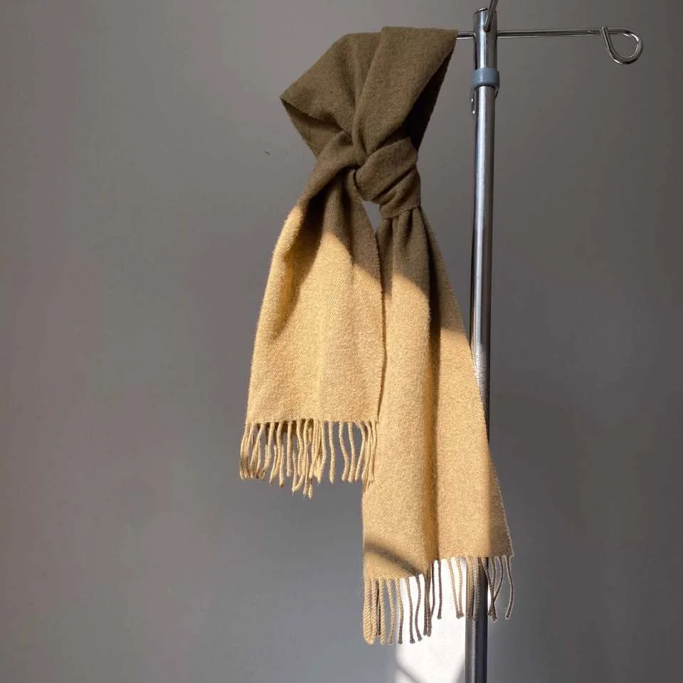 Vintage scarf from the 1990s in warm camel-brown wool Vintage seconde main