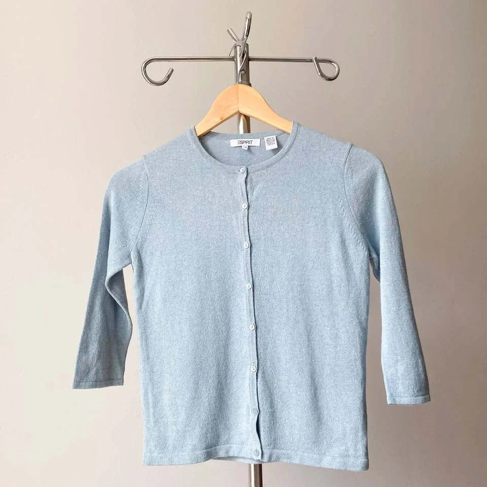 Vintage Y2K sky-blue 3/4-sleeve cardigan in a minimalist preppy-style knit Esprit seconde main
