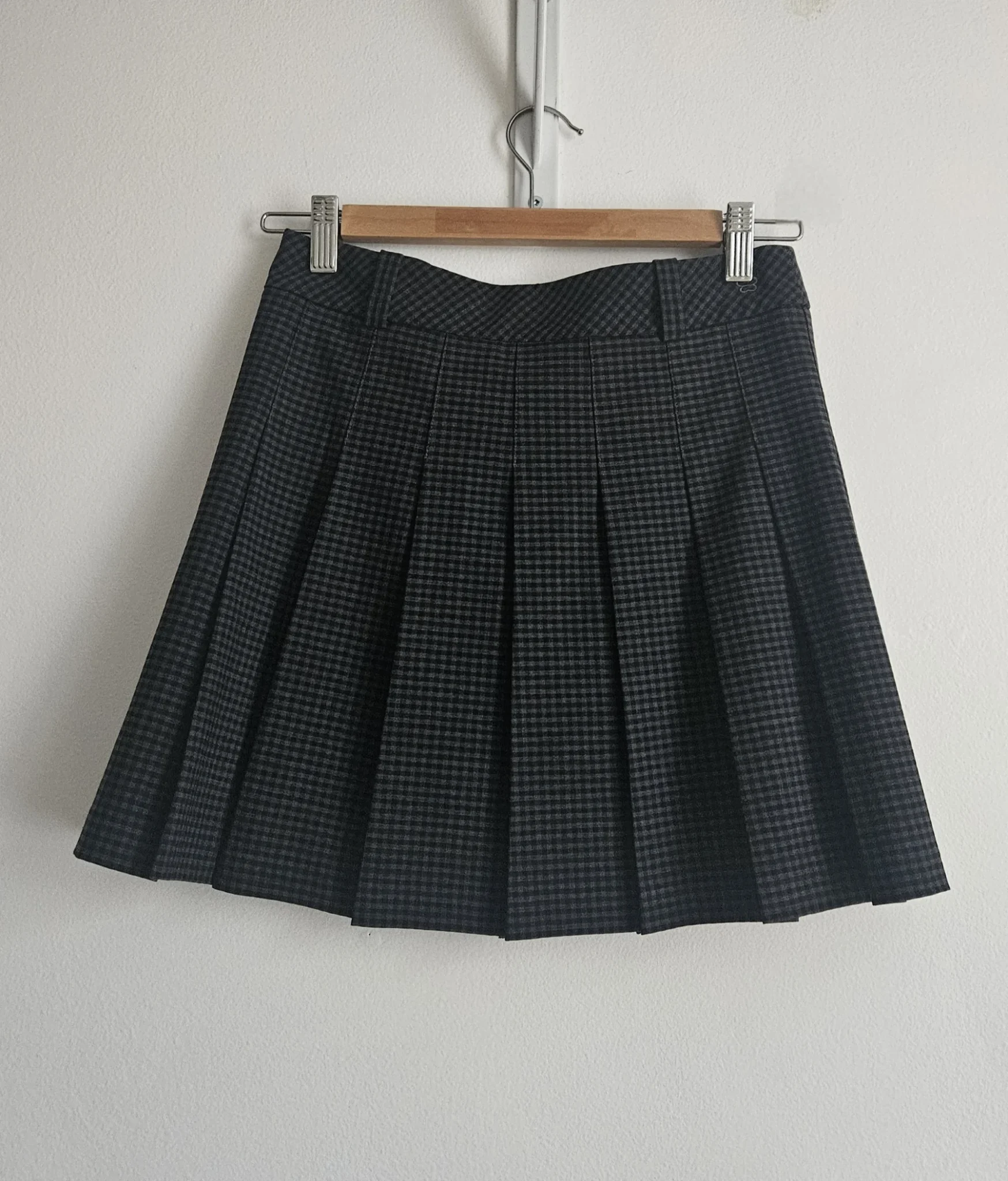 Image for 🌷Olive mini-skirt – Aritzia