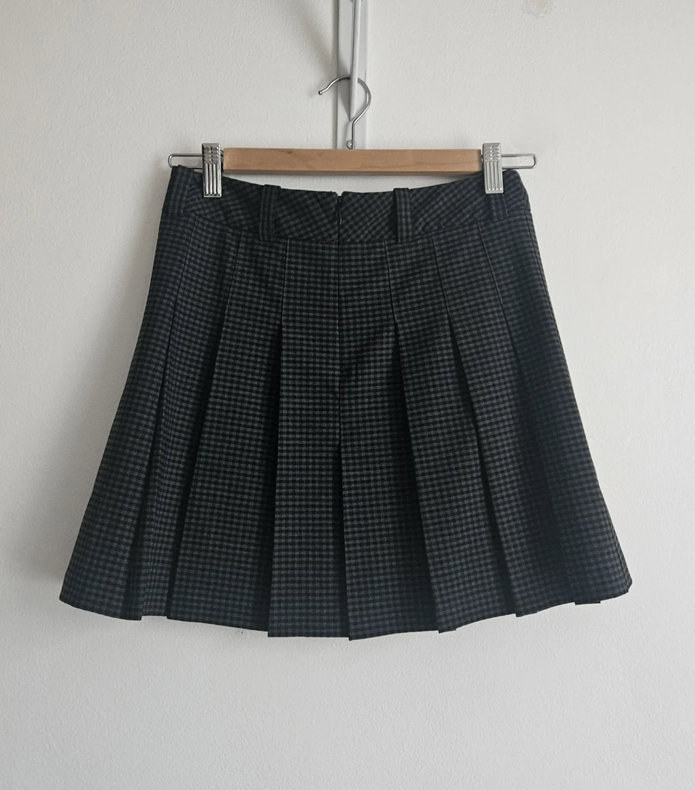 Image for 🌷Olive mini-skirt – Aritzia