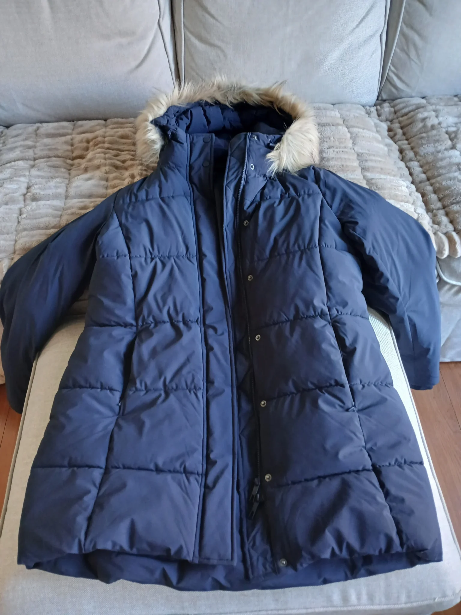 Featured image for Mid-length winter coat