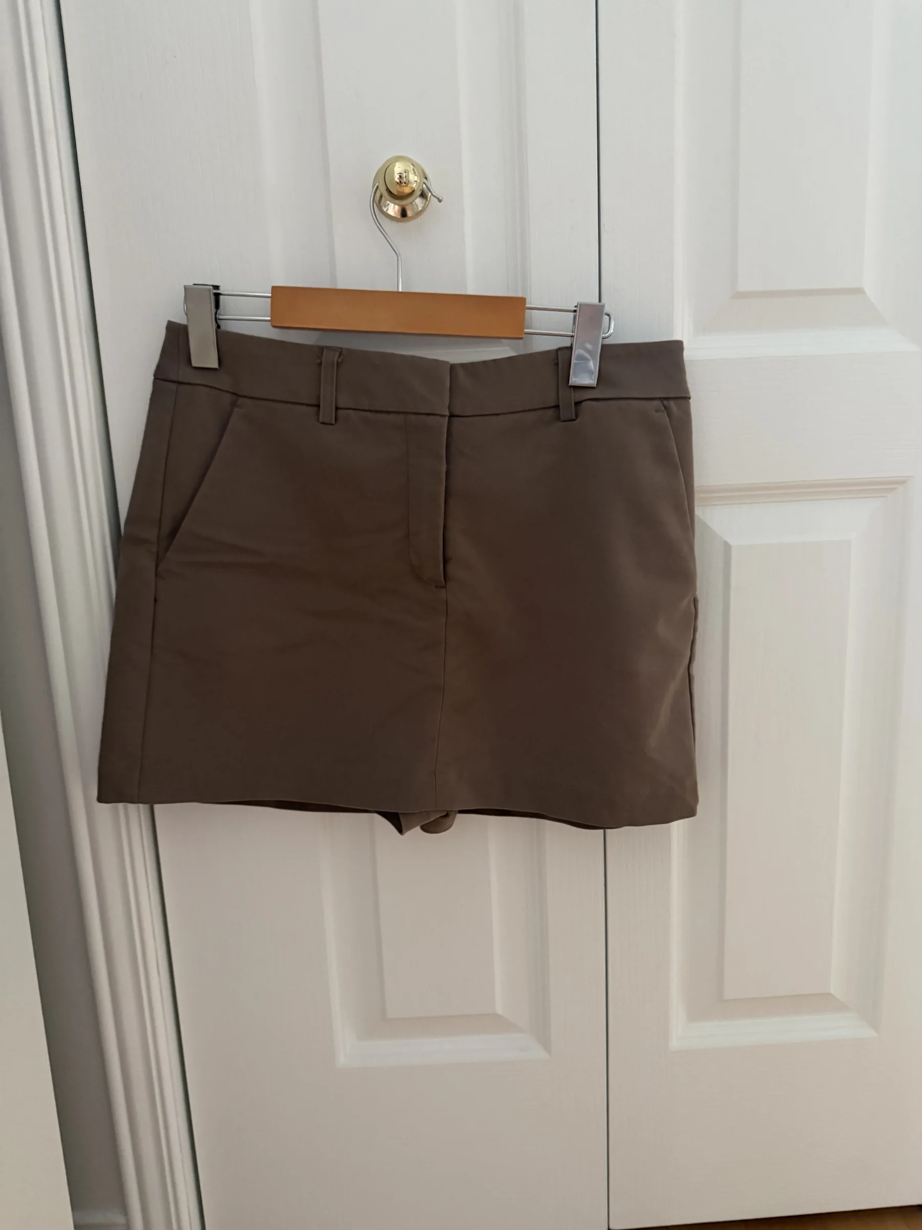 Women’s size 6 Dynamite tan-coloured skirt-shorts Dynamite seconde main