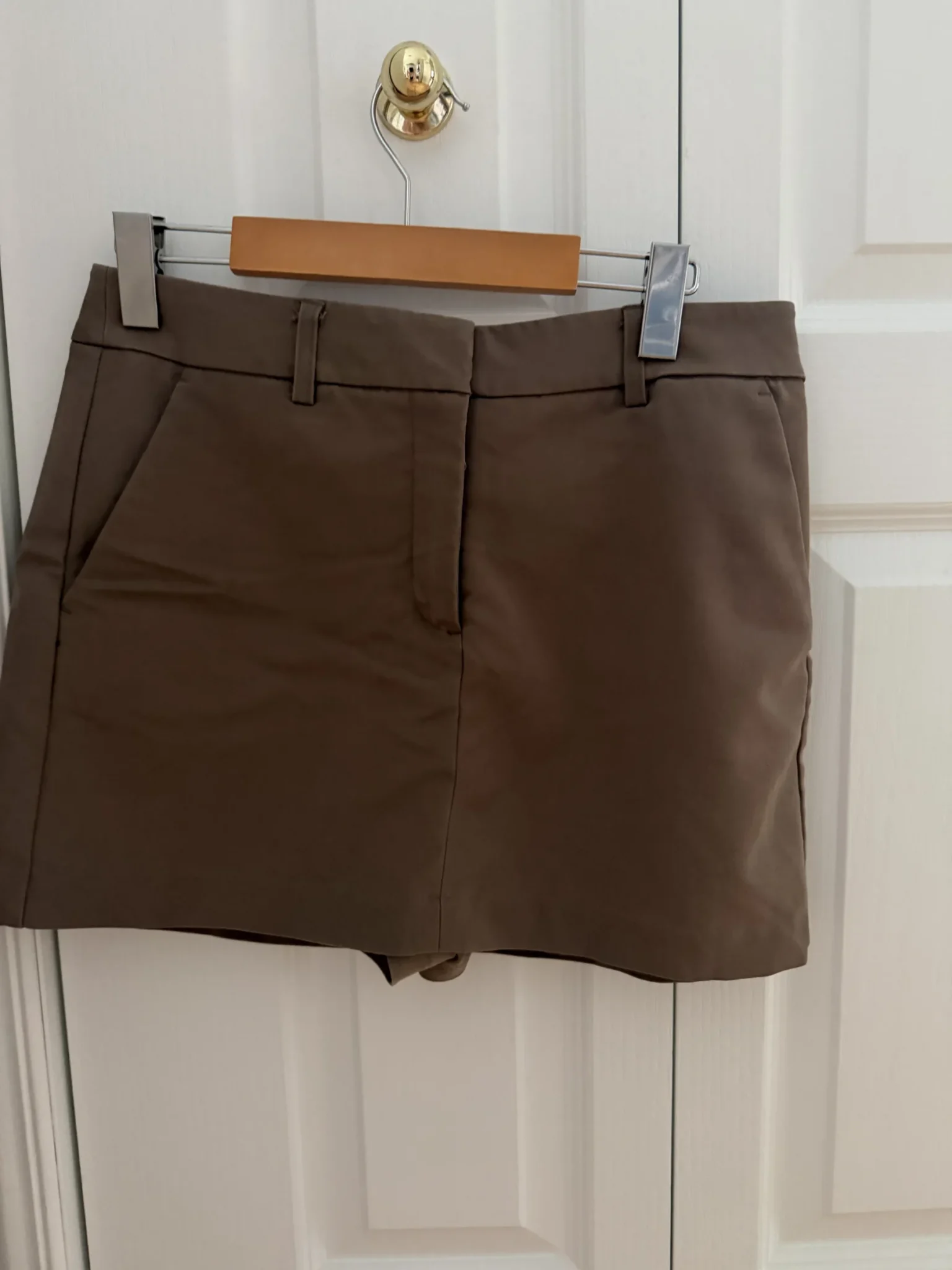 Image for Women’s size 6 Dynamite tan-coloured skirt-shorts