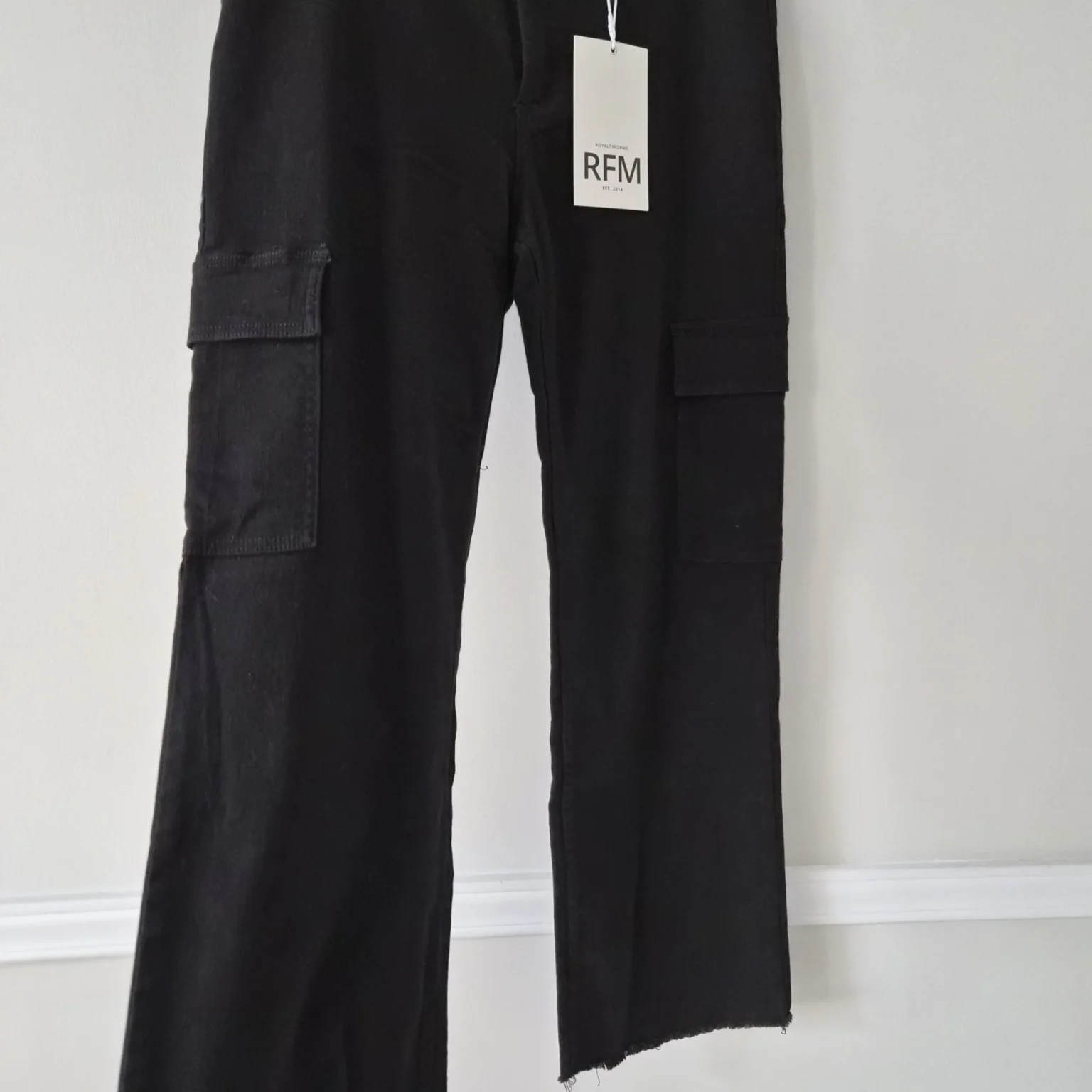 Image for Pantalon cargo noir à jambe large RFM (Royalty For Me)