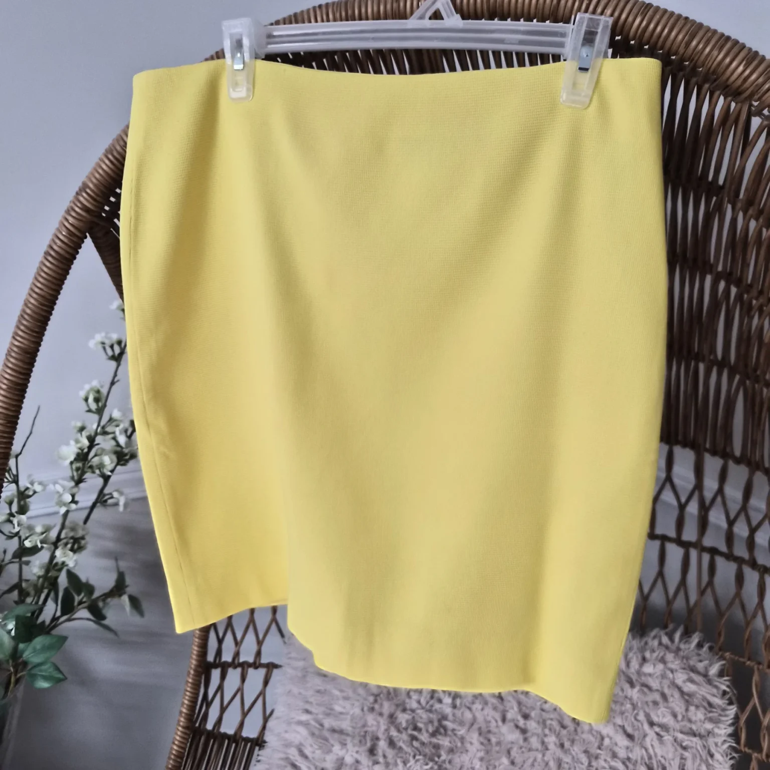Featured image for Fitted pencil skirt – vibrant yellow