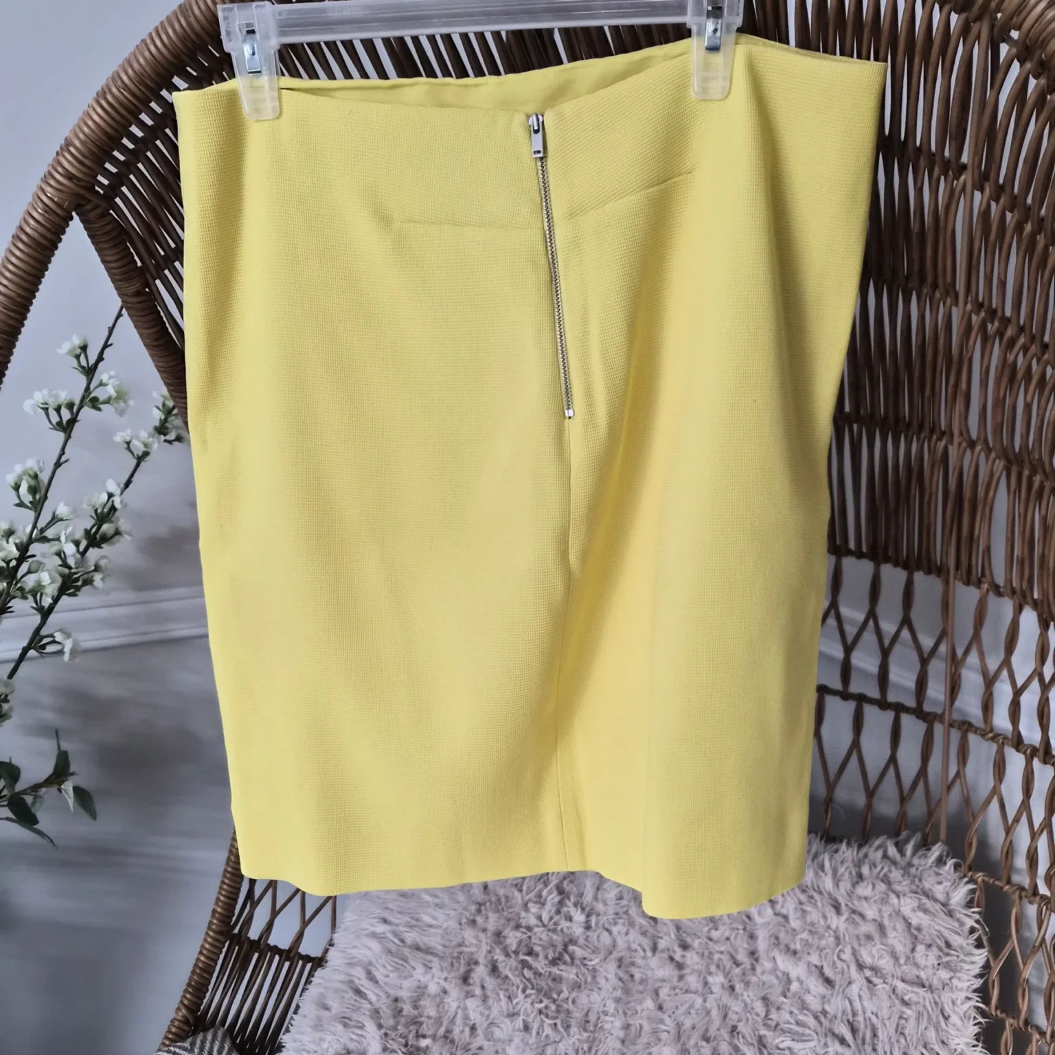 Image for Fitted pencil skirt – vibrant yellow