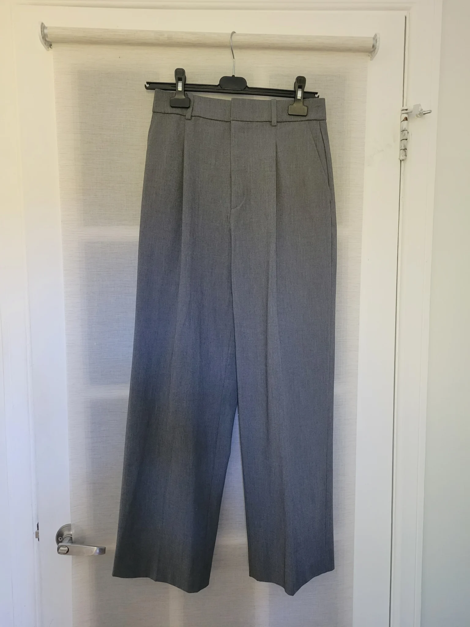Image for Loose-fitting trousers with a pleat