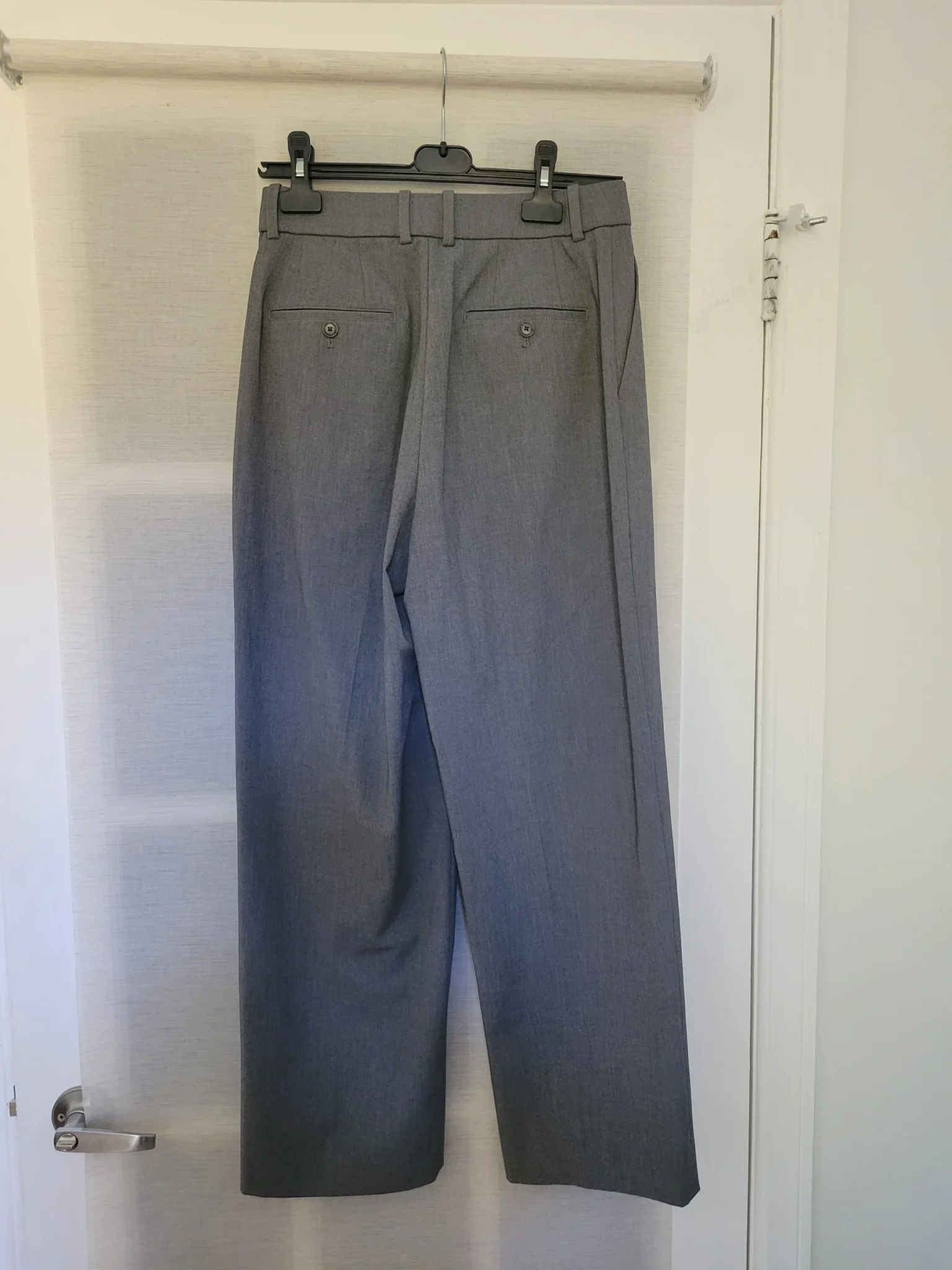 Image for Loose-fitting trousers with a pleat
