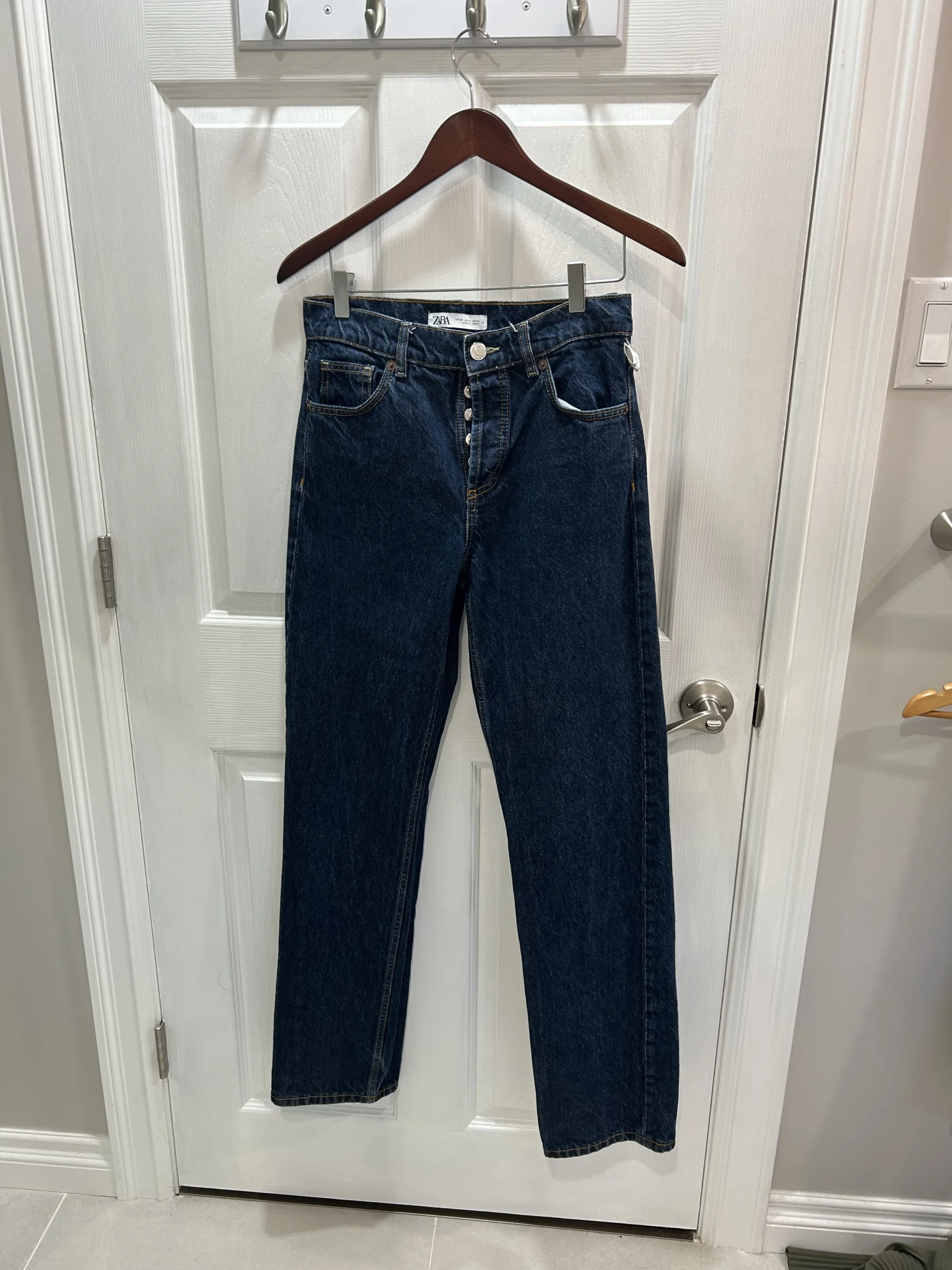 Zara Mid Rise Straight Leg Jeans Zara seconde main