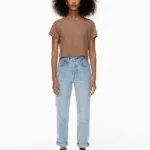 Featured thumbnail for Jean boyfriend ample à taille haute « Denim Forum » d'Aritzia