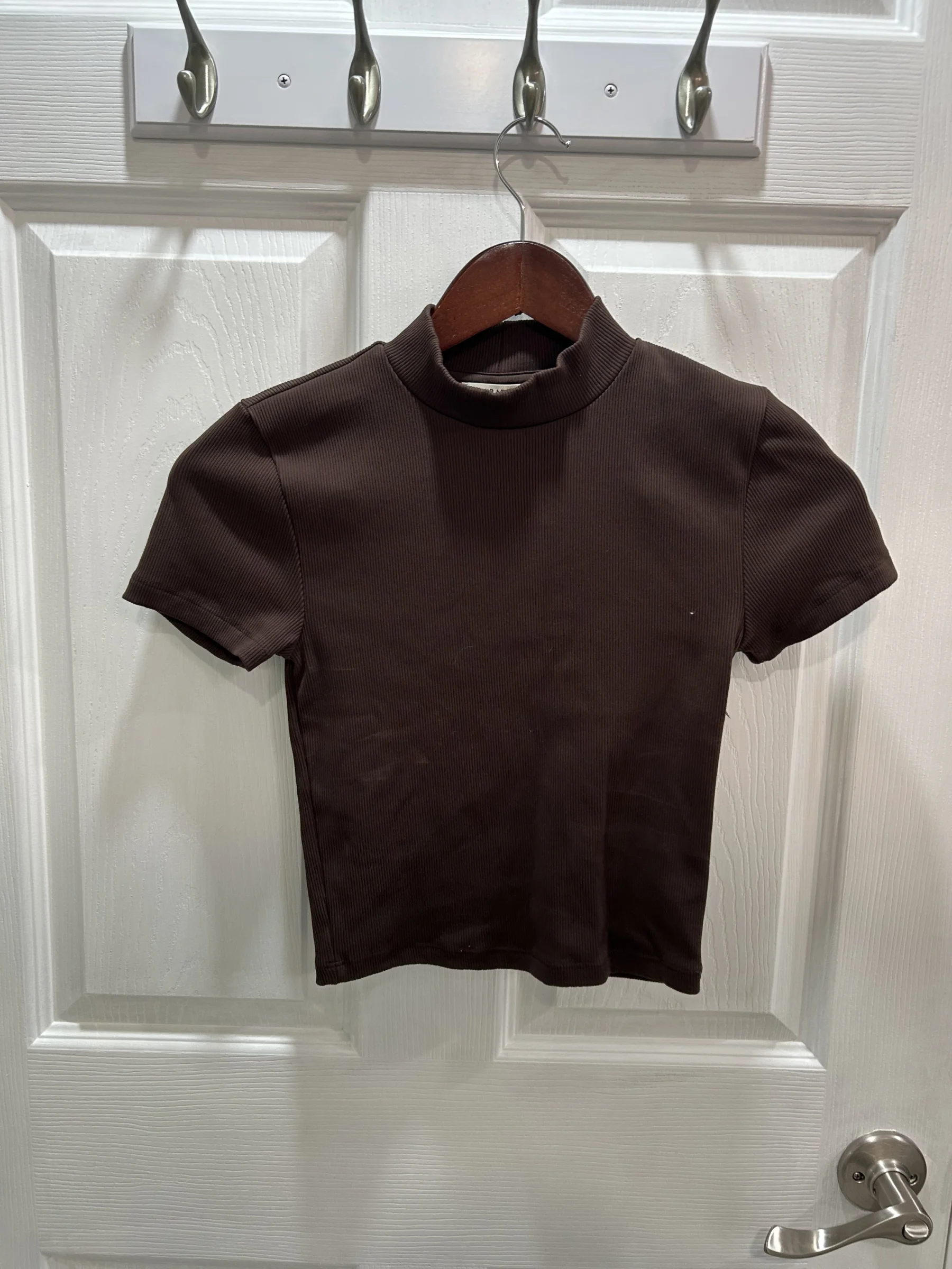 Aritzia Babaton Formarib Mockneck t shirt Aritzia seconde main