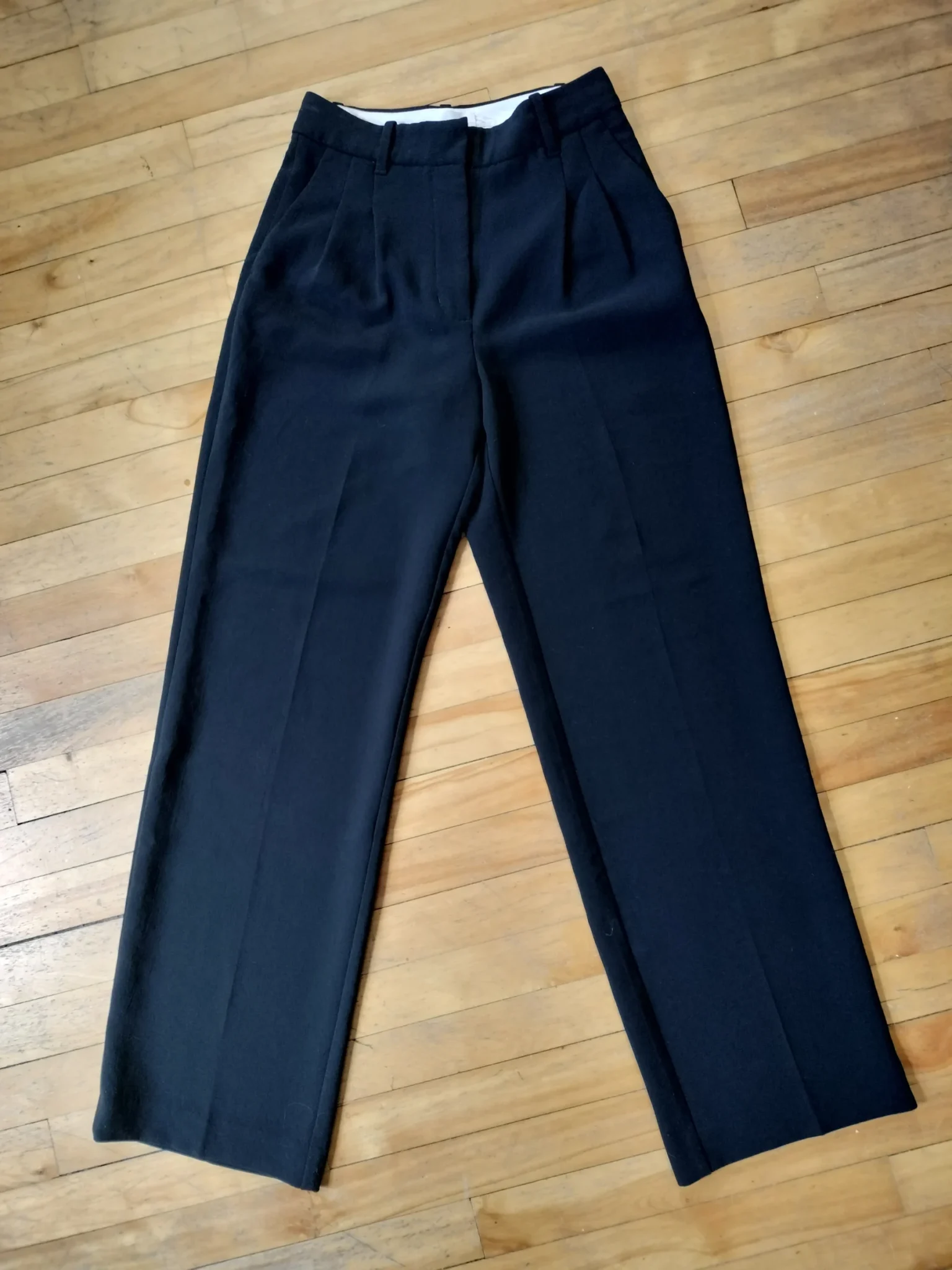 Image for Aritzia Trousers – the Effortless Pant