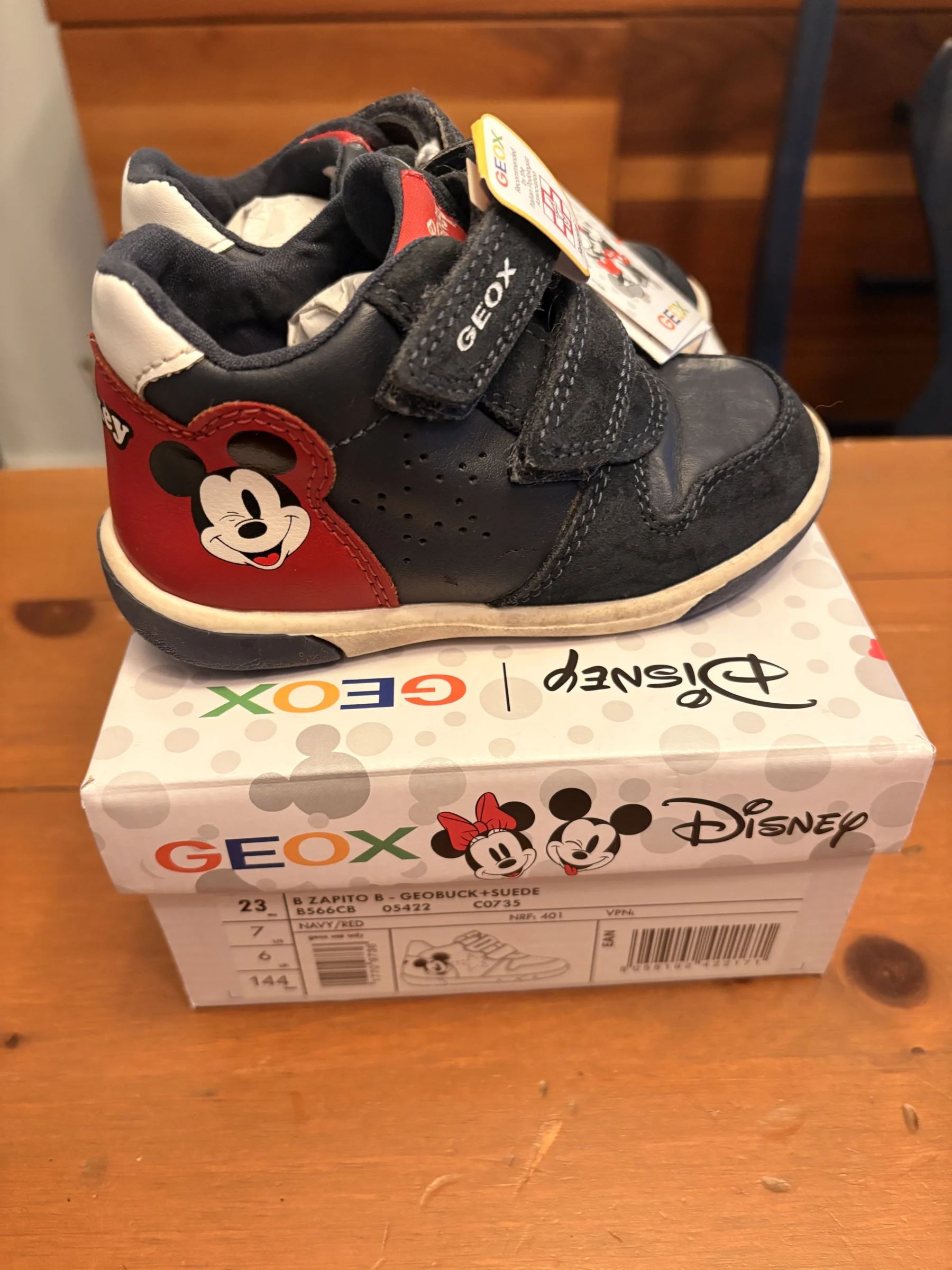 Chaussure Geox Mickey grandeur 23 (7us) Geox seconde main