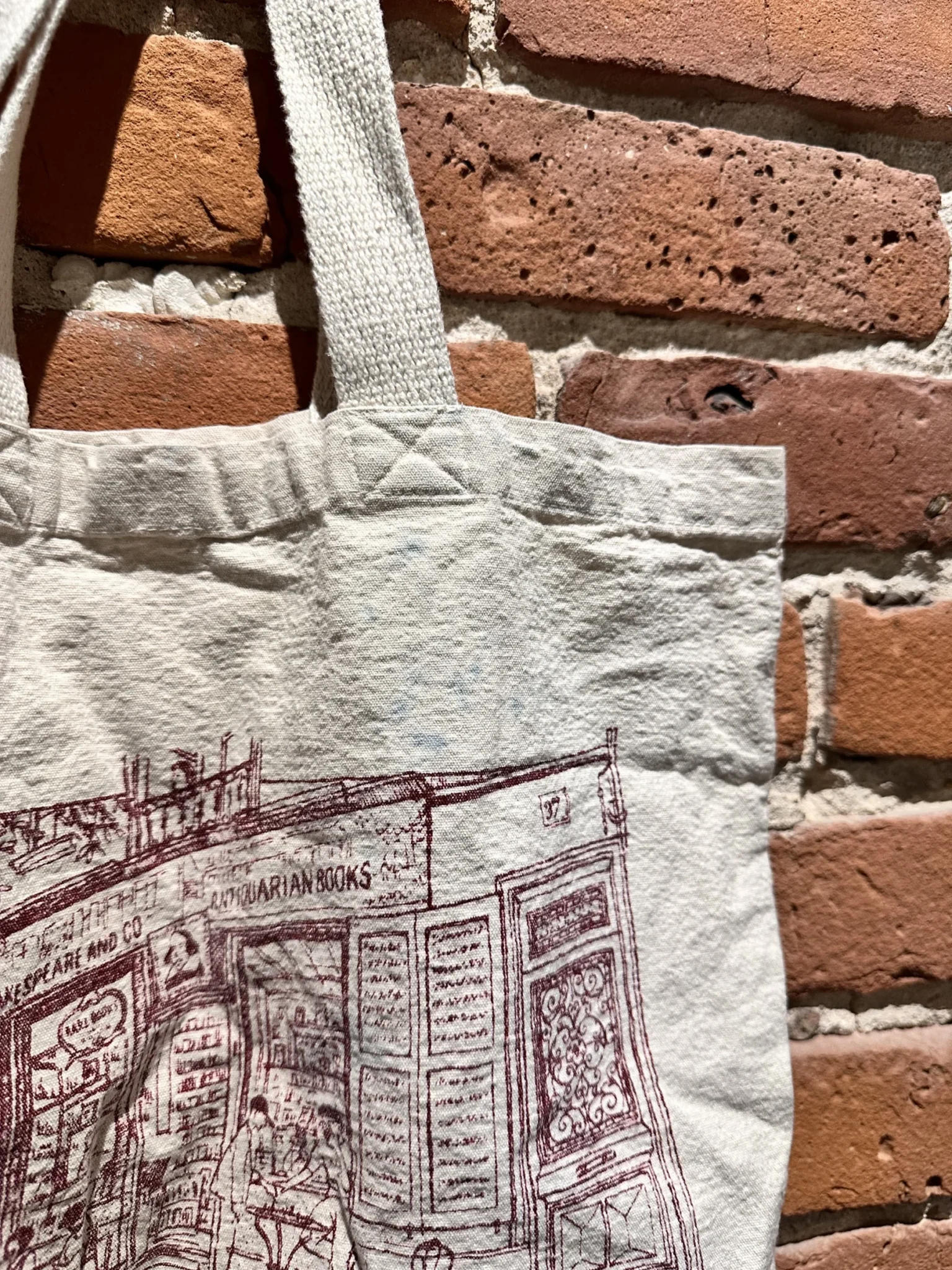 Image for Tote bag beige et rouge Shakespeare and company kilometer zero Paris