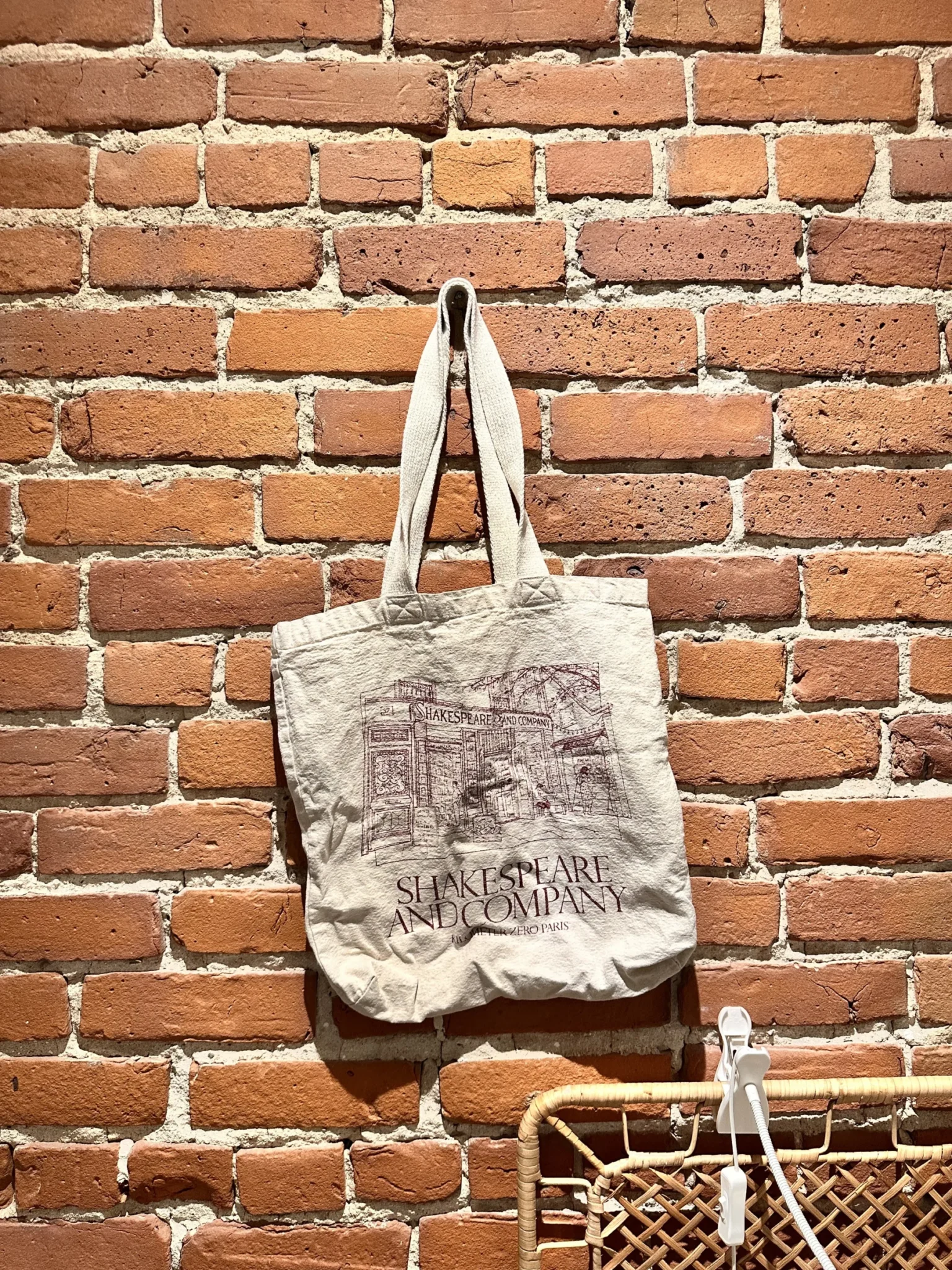 Image for Tote bag beige et rouge Shakespeare and company kilometer zero Paris