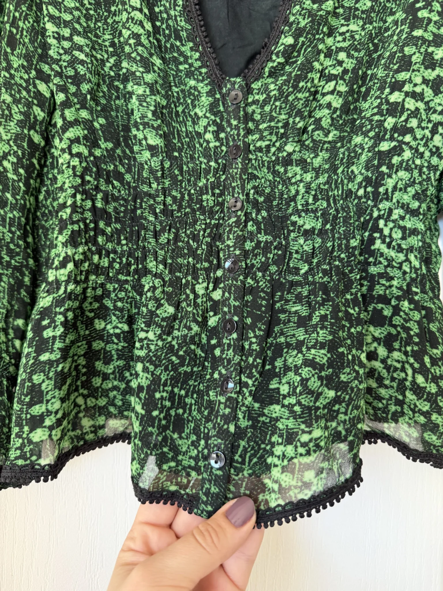 Image for Bash blouse, size XS, puff-sleeved, green and black