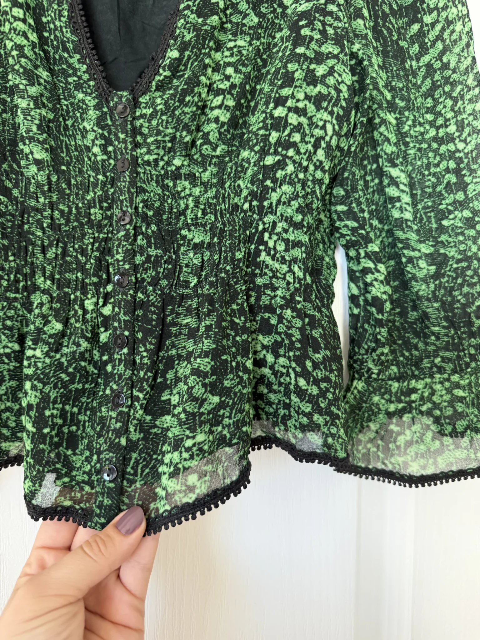 Image for Bash blouse, size XS, puff-sleeved, green and black