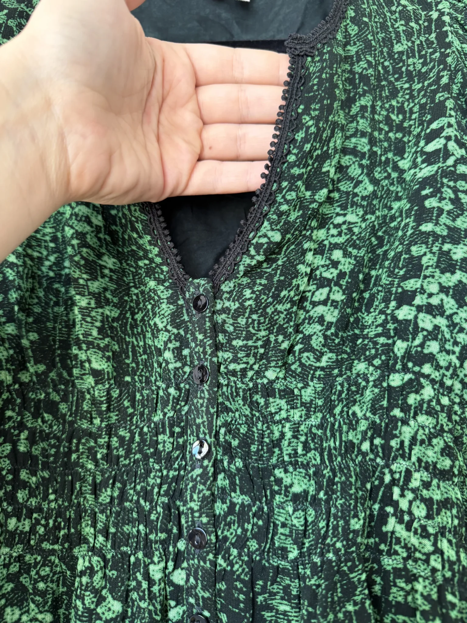 Image for Bash blouse, size XS, puff-sleeved, green and black