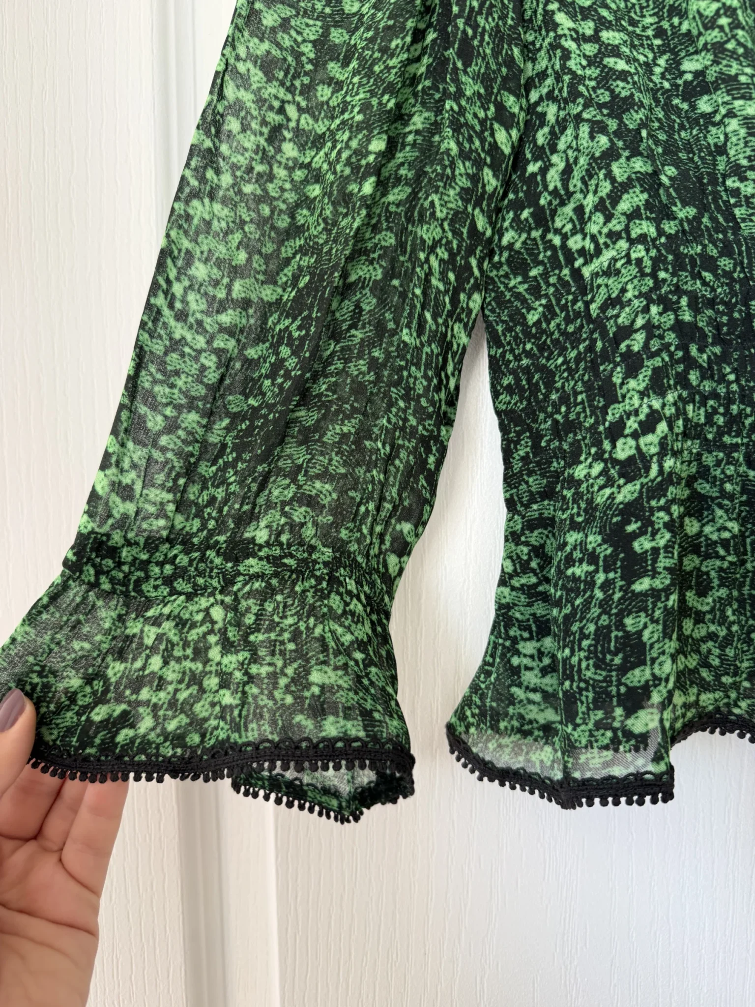 Image for Bash blouse, size XS, puff-sleeved, green and black