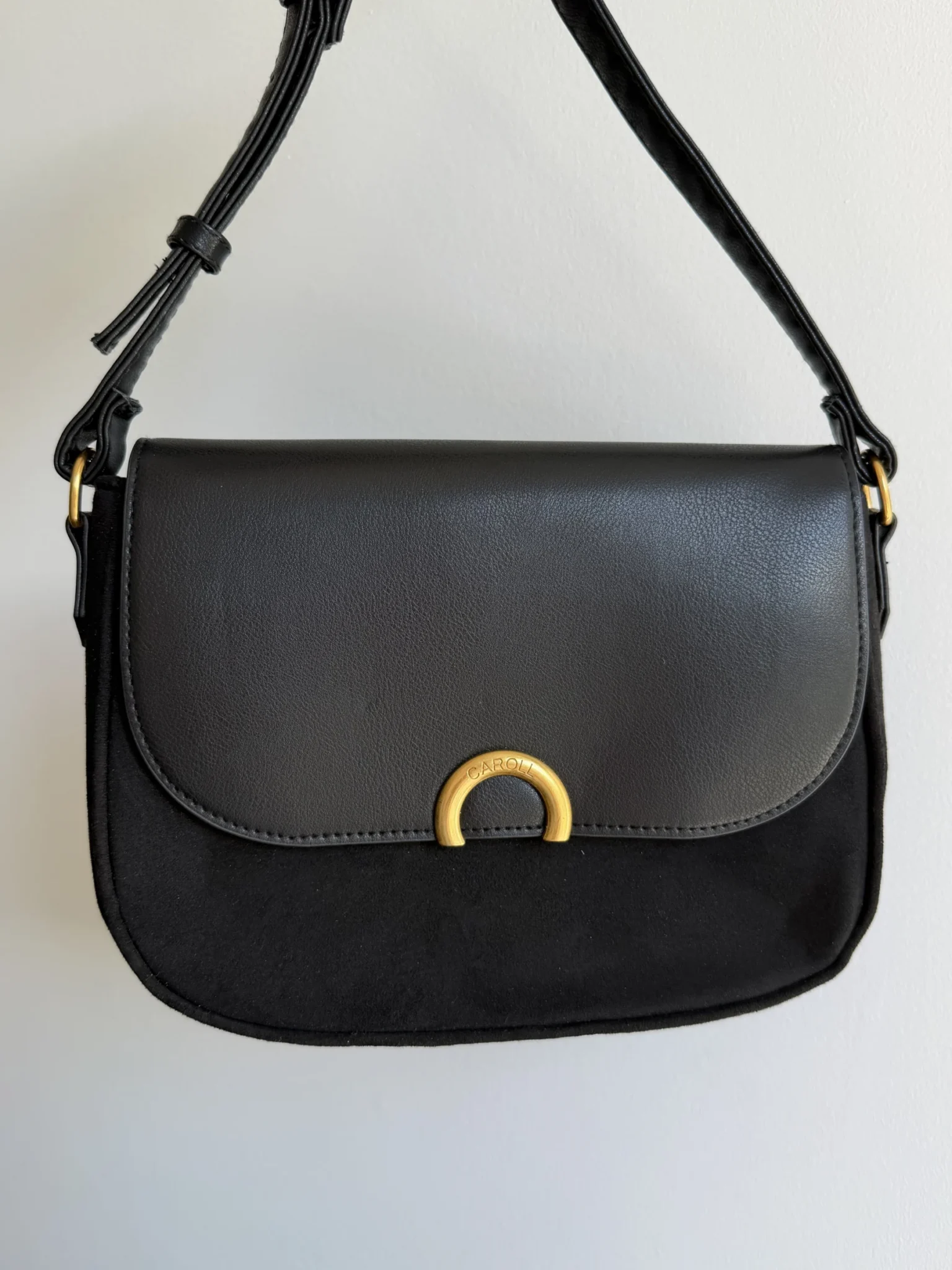 Featured image for Sac à main Caroll noir à détail doré