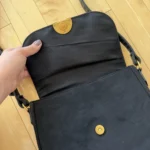 Thumbnail for Sac à main Caroll noir à détail doré