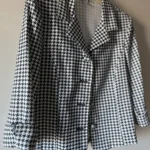 Featured thumbnail for Black and white houndstooth long-sleeved jacket – Dressbarn