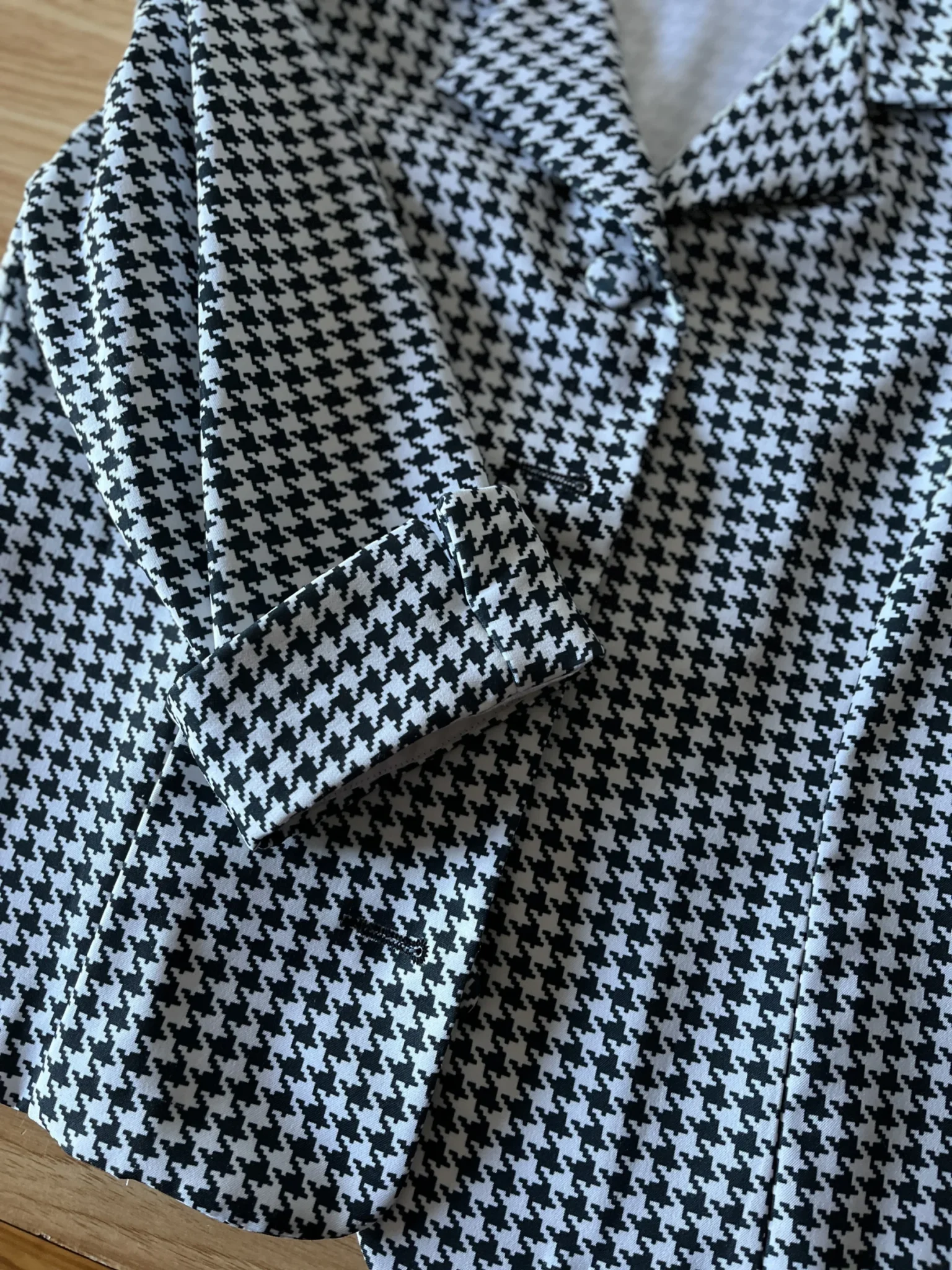 Image for Black and white houndstooth long-sleeved jacket – Dressbarn