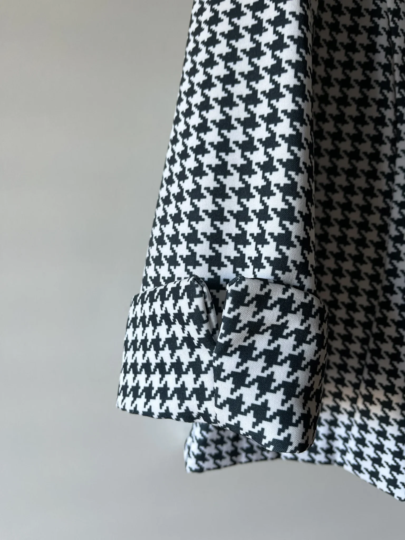 Image for Black and white houndstooth long-sleeved jacket – Dressbarn