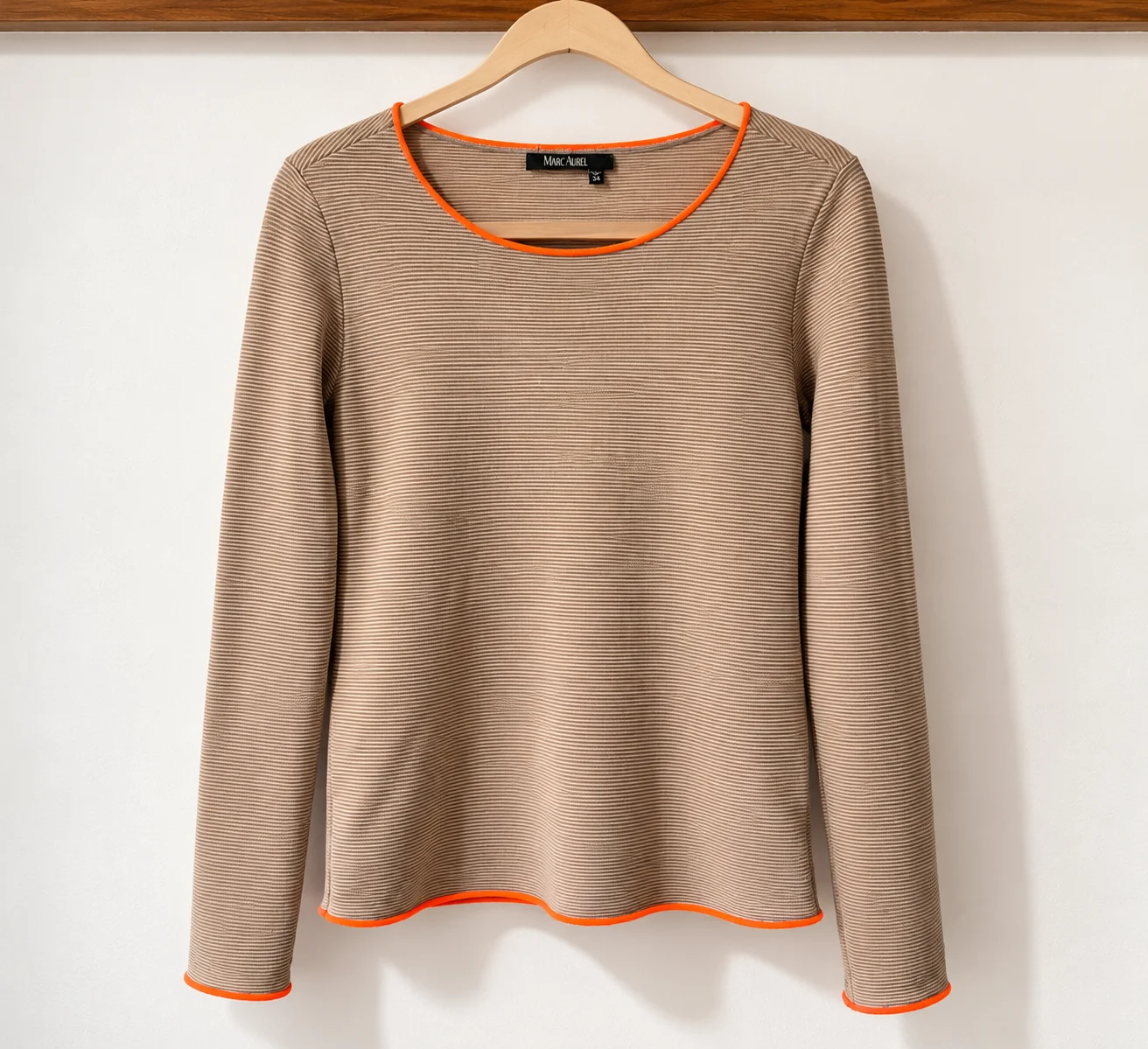 ✨ MARC AUREL | Textured jumper with neon orange accents | XS (34) *Other seconde main