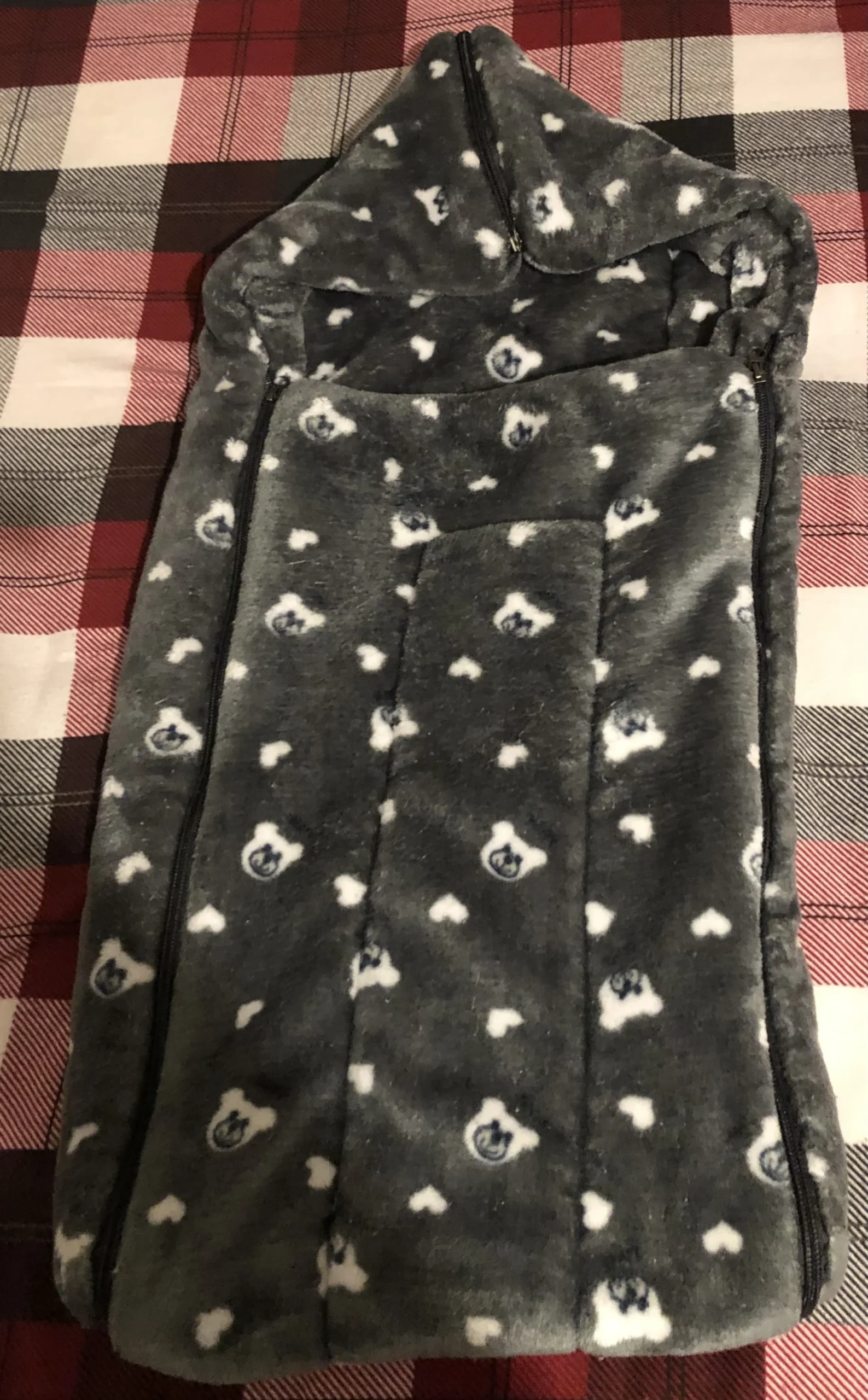 Joli nid d'ange / Housse chaude polaire gris foncé pour bébé (0-6 mois +) à jolis motifs d'oursons *Autre seconde main