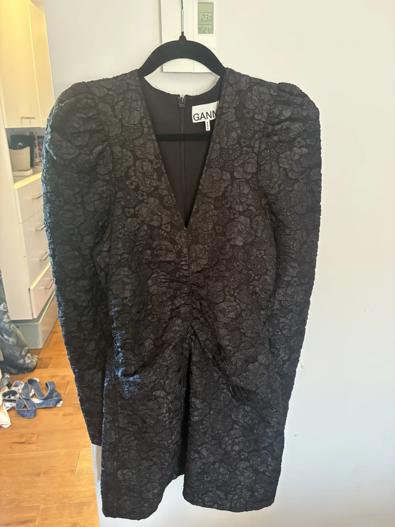 Featured image for Robe courte drapée GANNI en jacquard noir - NEUVE (Jamais portée)