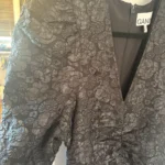 Thumbnail for Robe courte drapée GANNI en jacquard noir - NEUVE (Jamais portée)