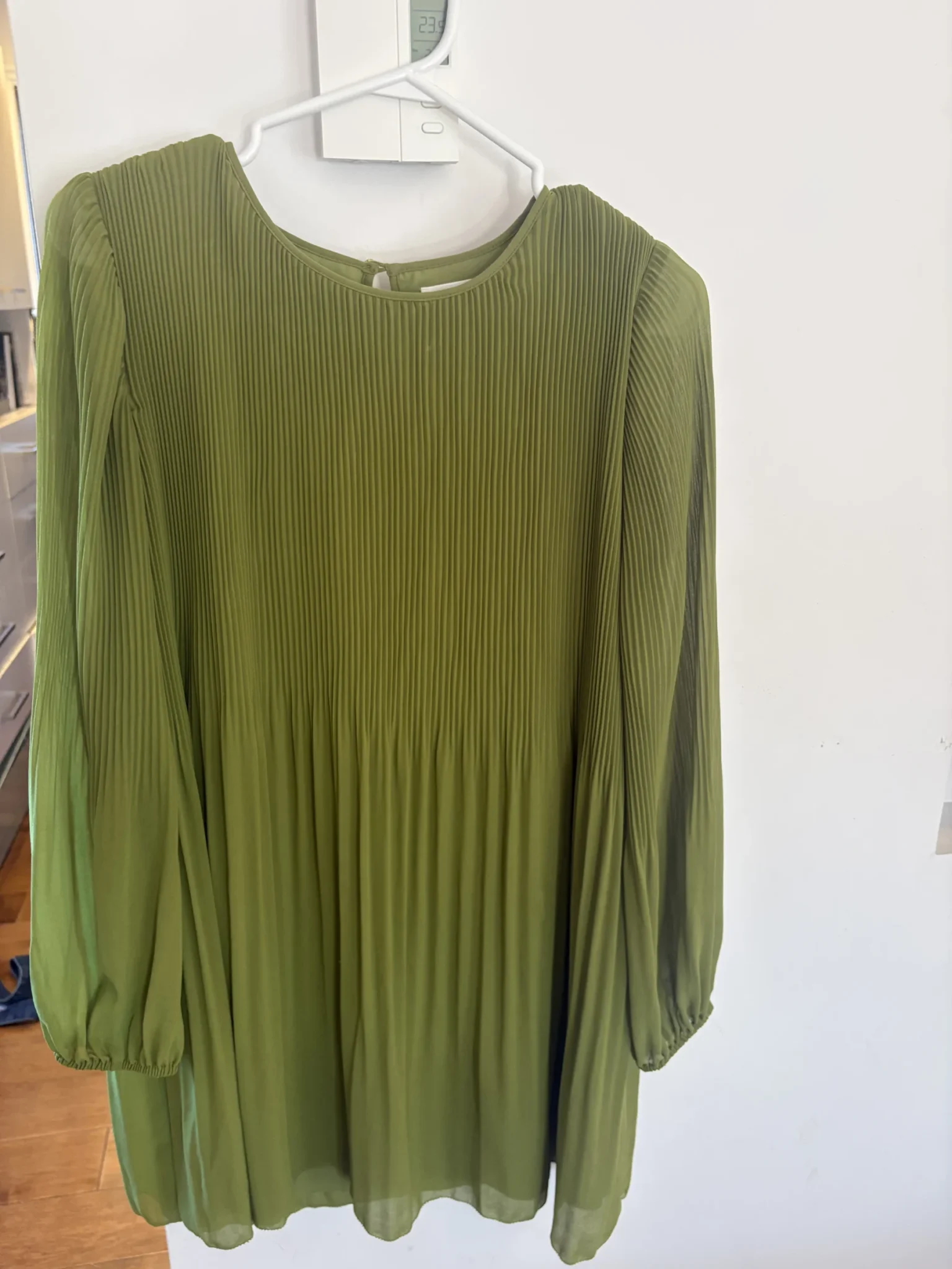 Featured image for Robe plissée Daydreamer Wilfred (Aritzia) – Vert Olive