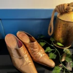 Featured thumbnail for Gold-coloured leather shoes – 7½